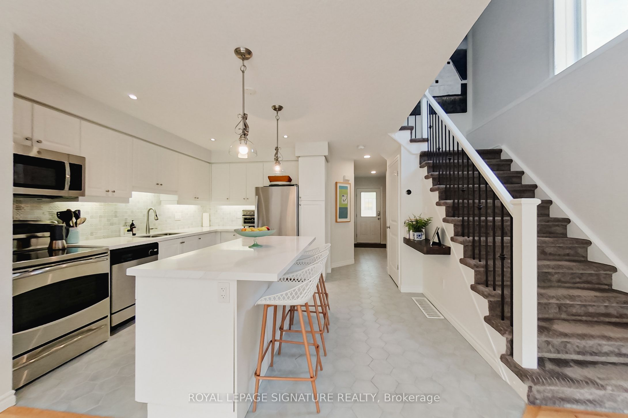 23 Silver Glen Boulevard Property Photo 7