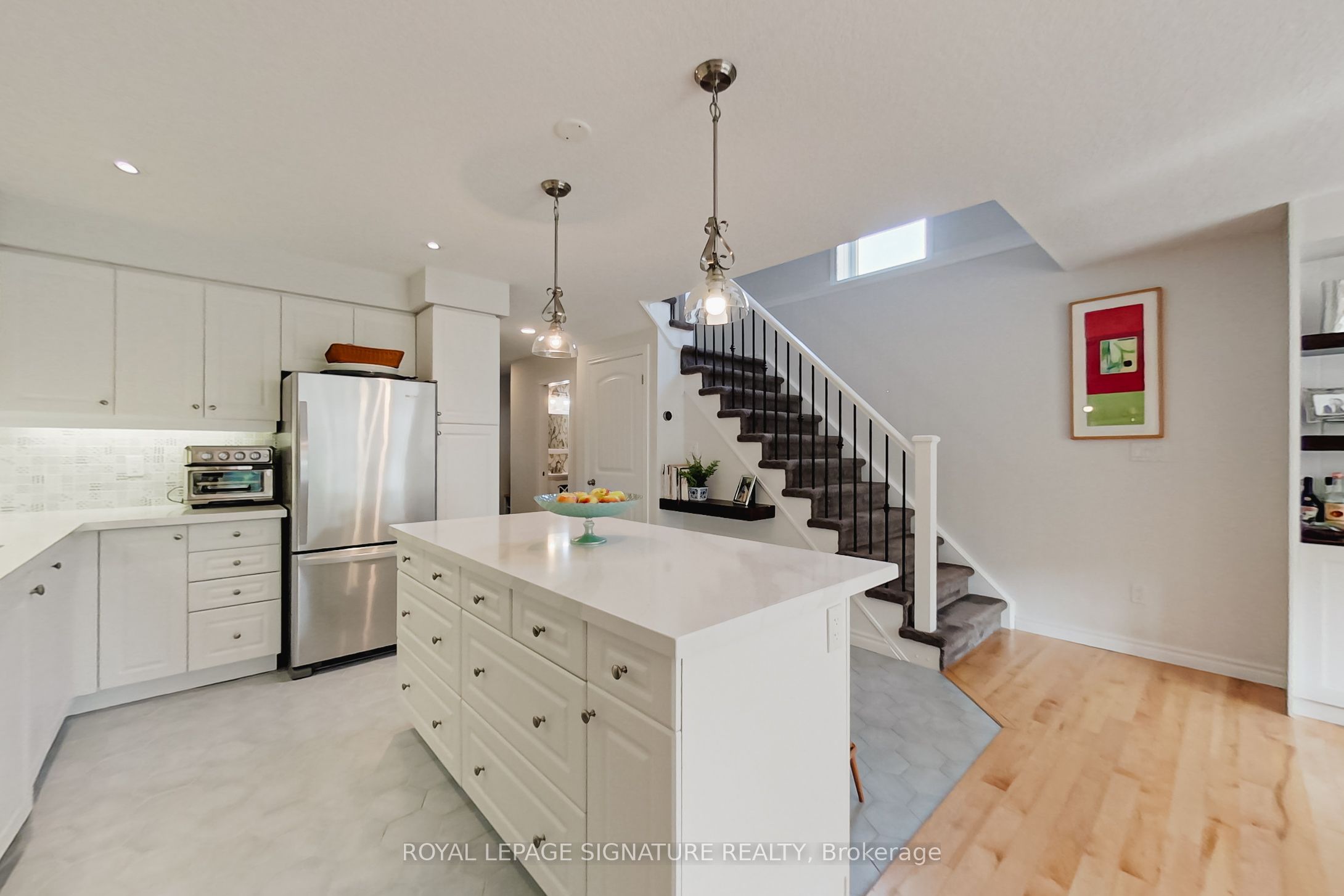 23 Silver Glen Boulevard Property Photo 8