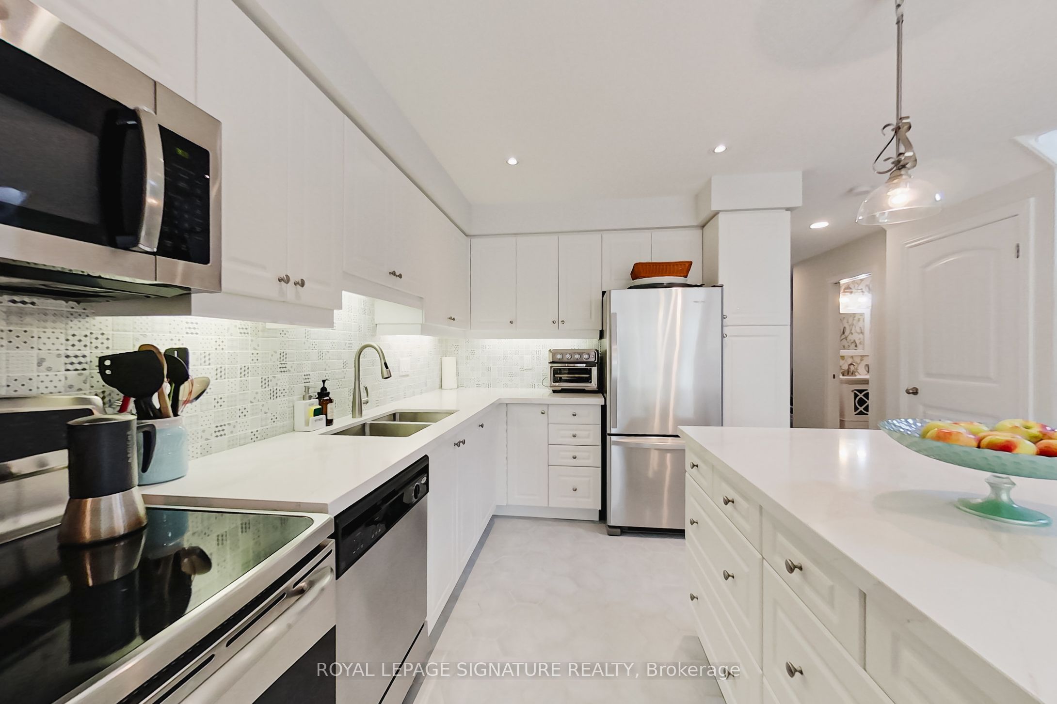 23 Silver Glen Boulevard Property Photo 9