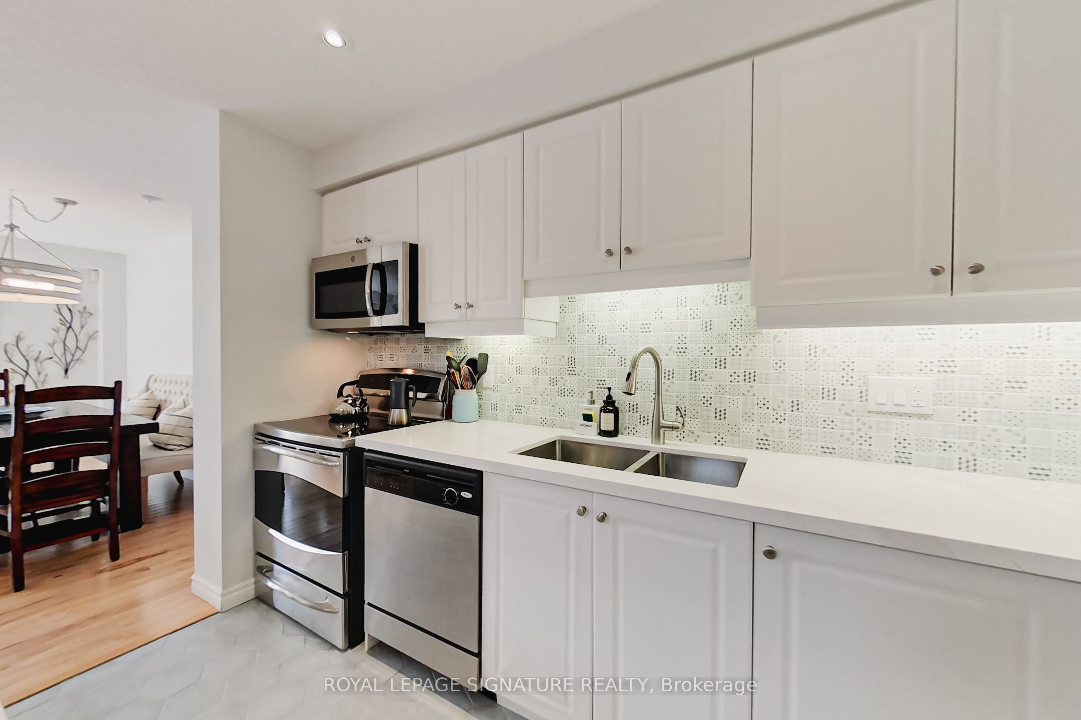 23 Silver Glen Boulevard Property Photo 10