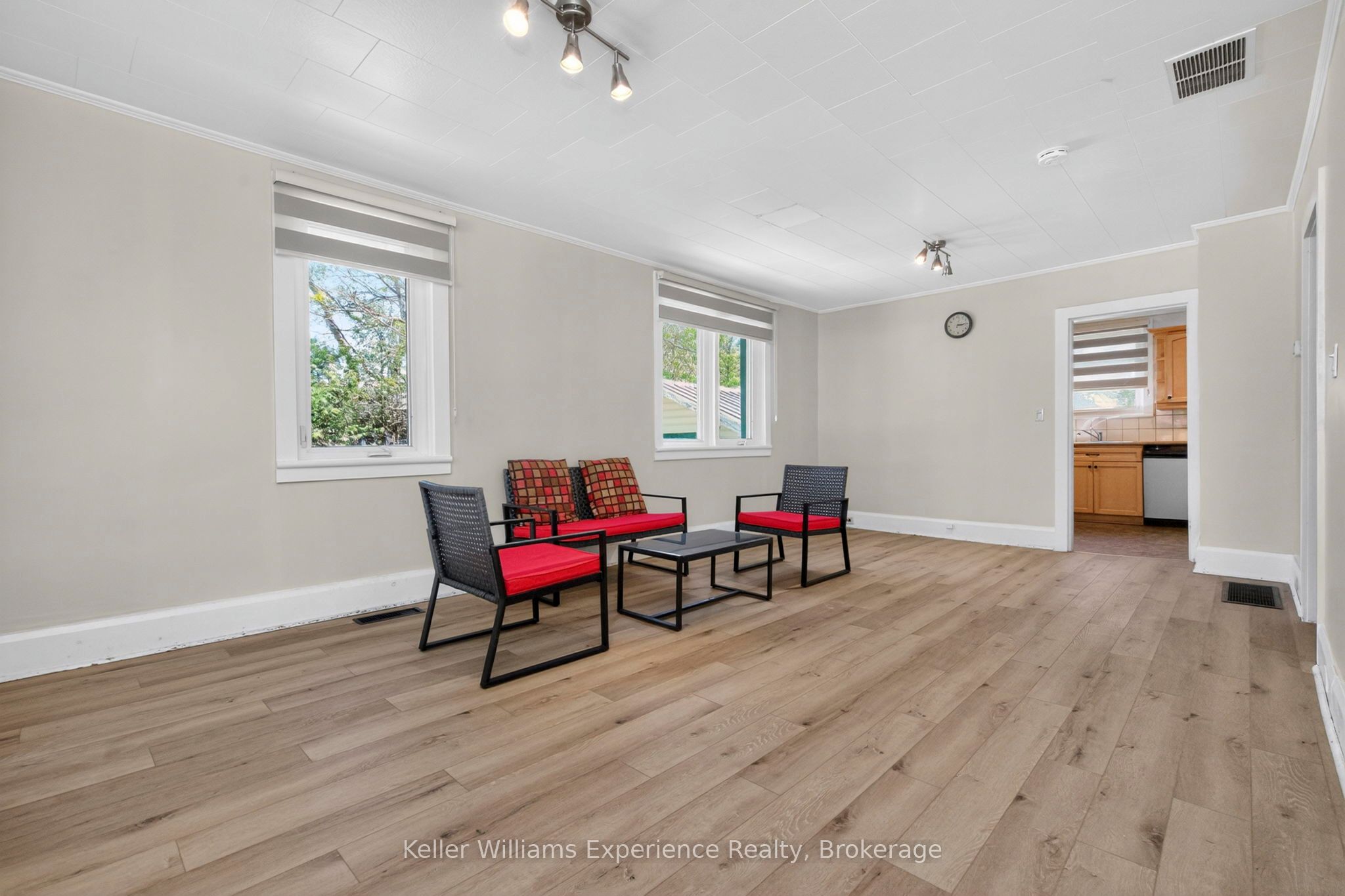 239 Oak Street Property Photo 8