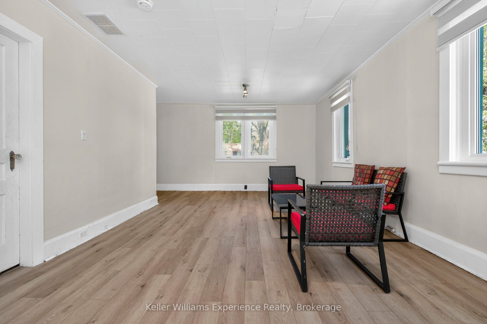 239 Oak Street Property Photo 10