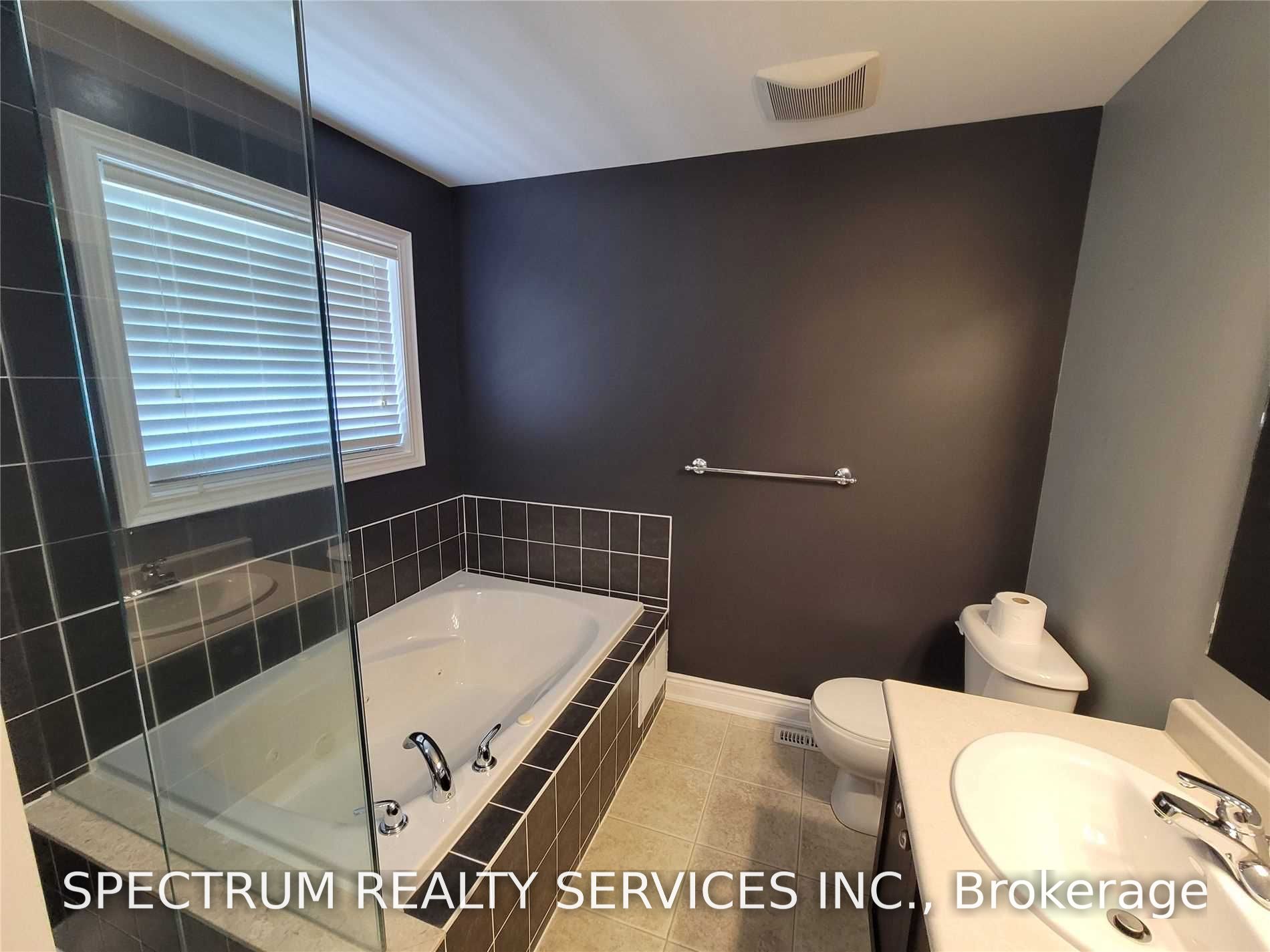 7 Charlemagne Avenue Property Photo 7