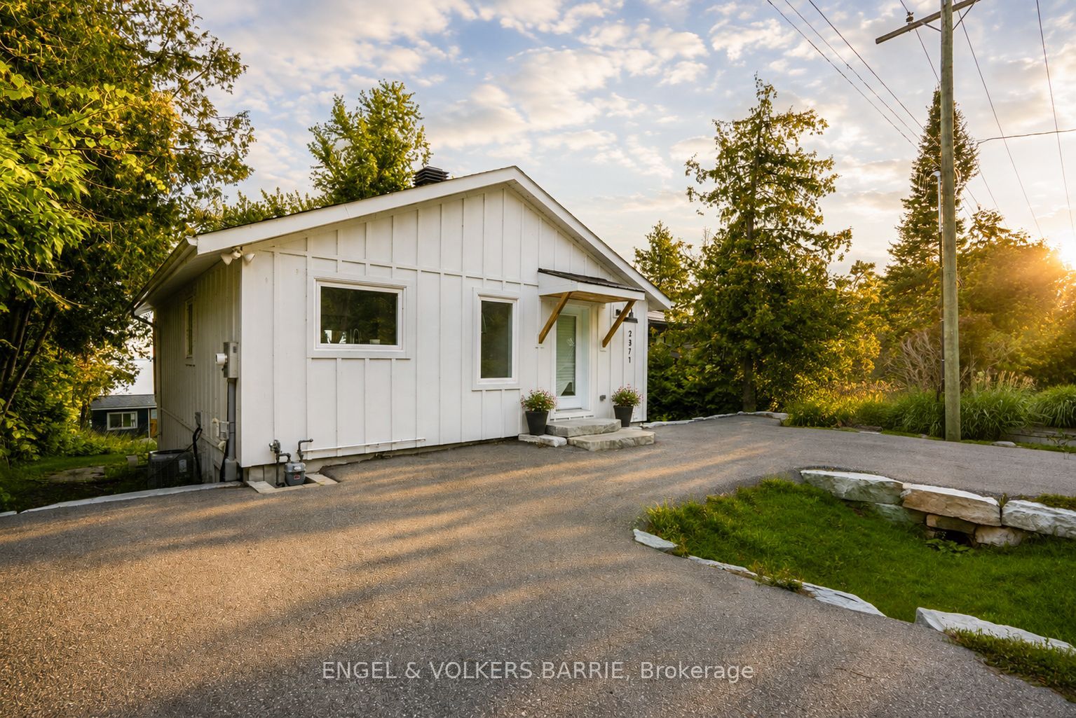 2371 Lakeshore Road E Property Photo 1