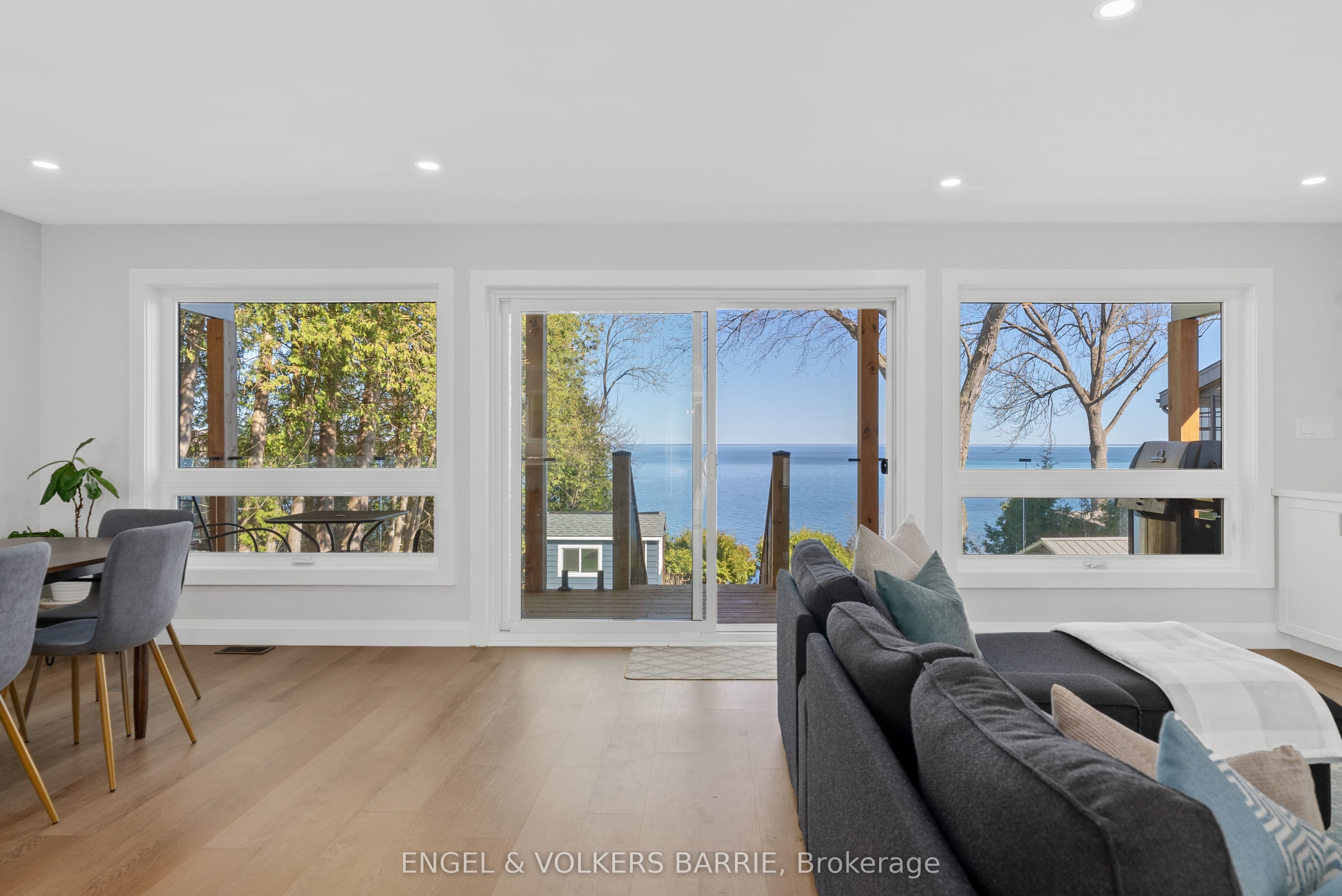 2371 Lakeshore Road E Property Photo 7
