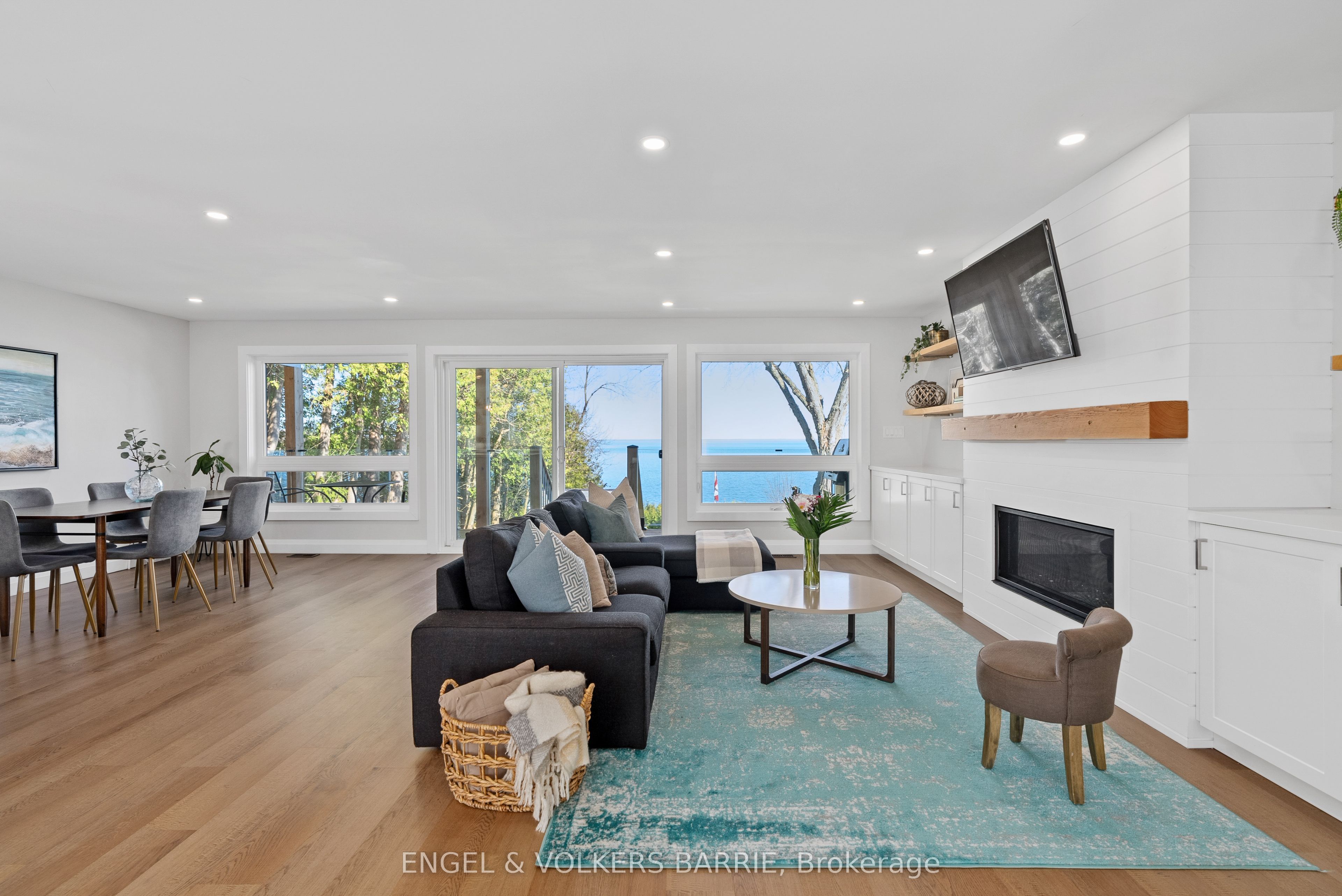 2371 Lakeshore Road E Property Photo 8