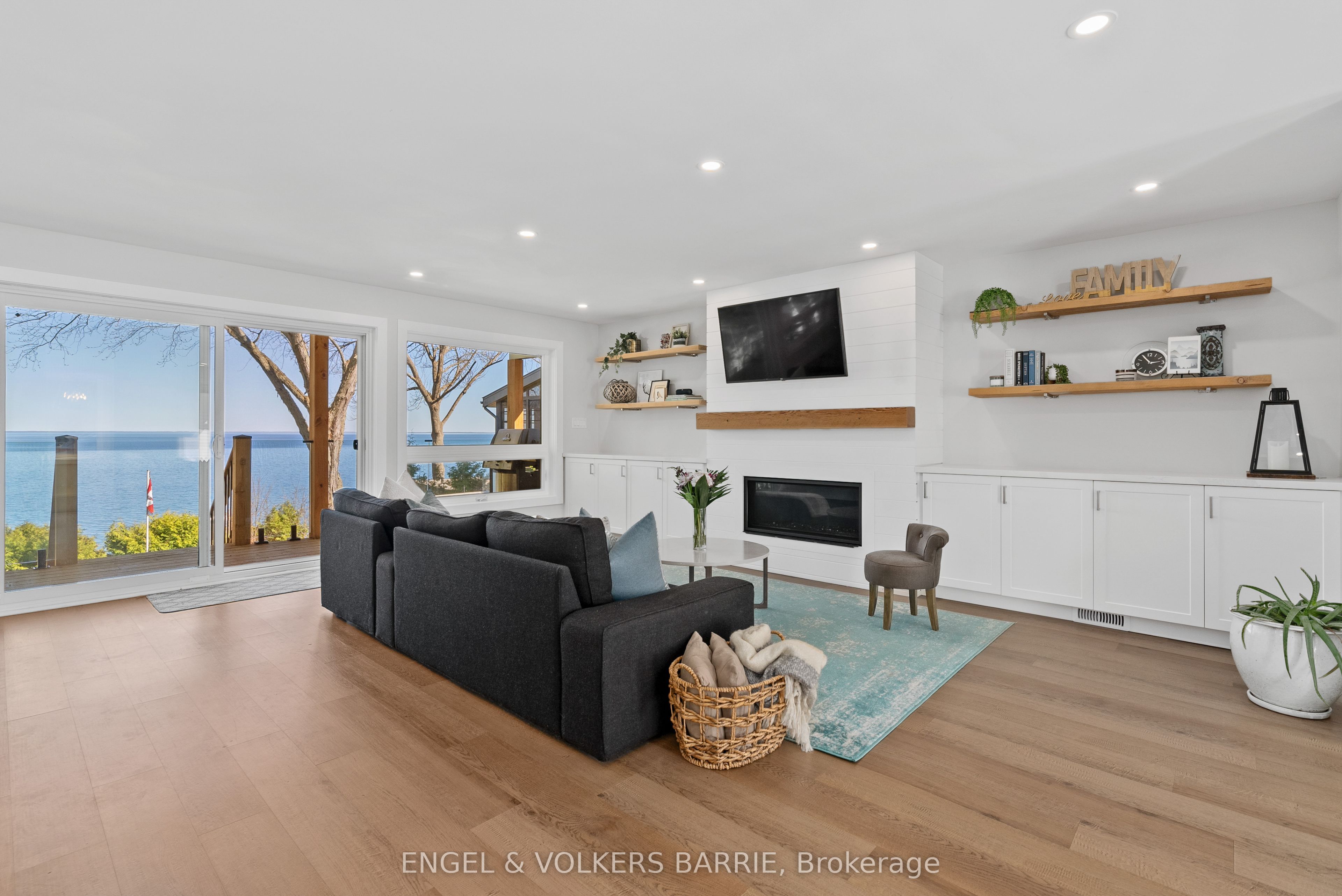 2371 Lakeshore Road E Property Photo 10