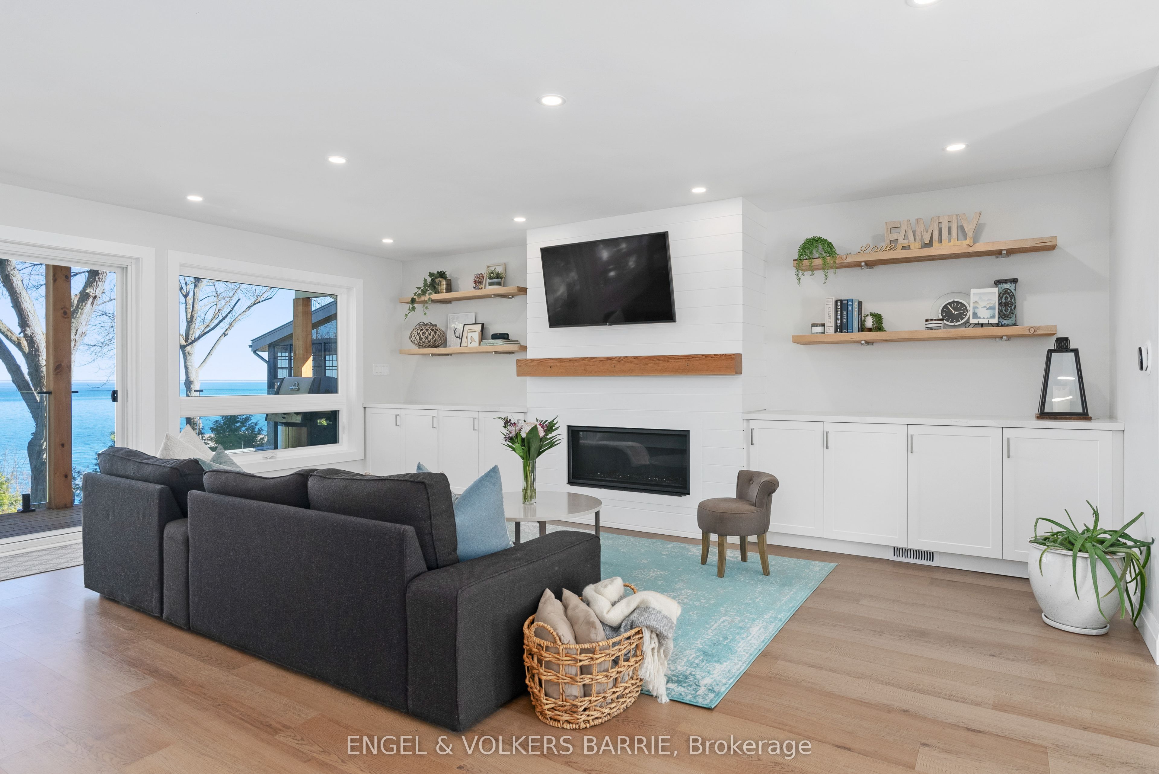 2371 Lakeshore Road E Property Photo 15