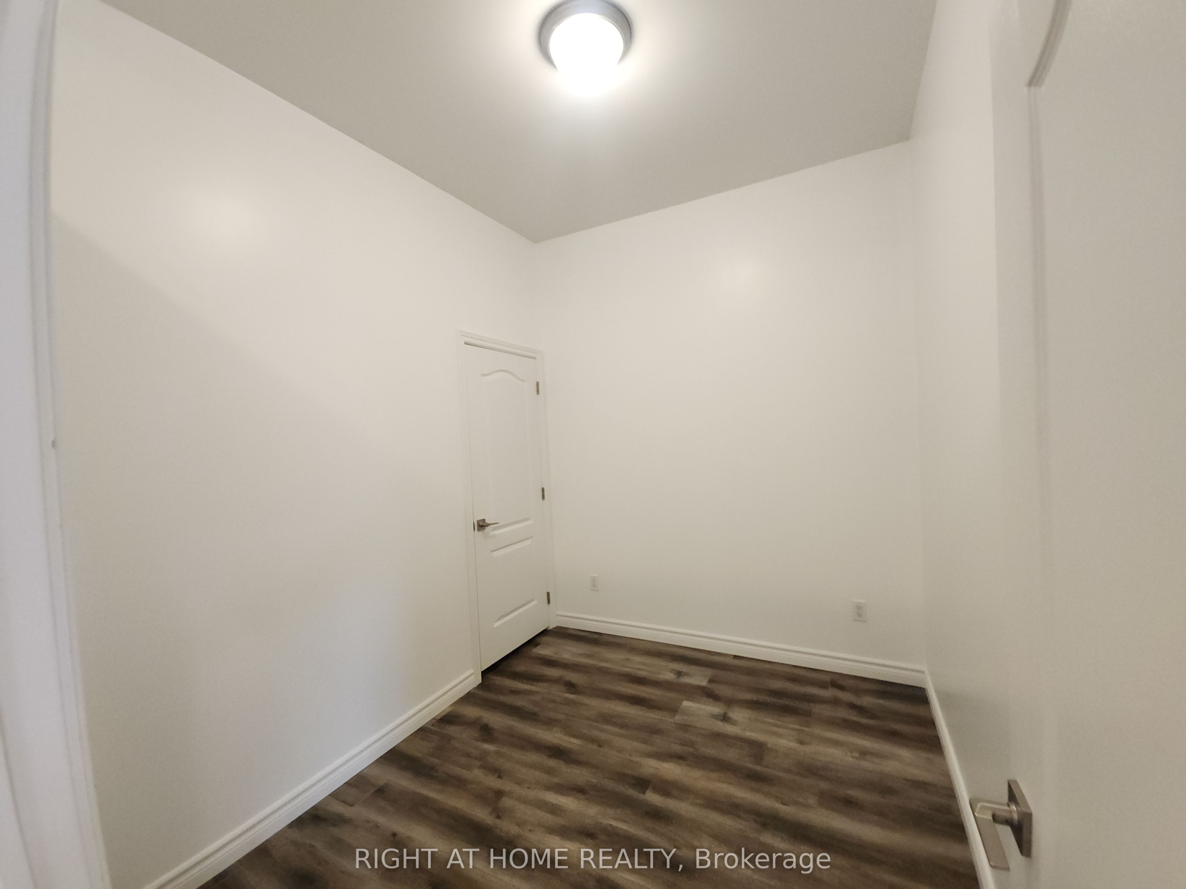 9 W Queen Street W 202 Property Photo 6