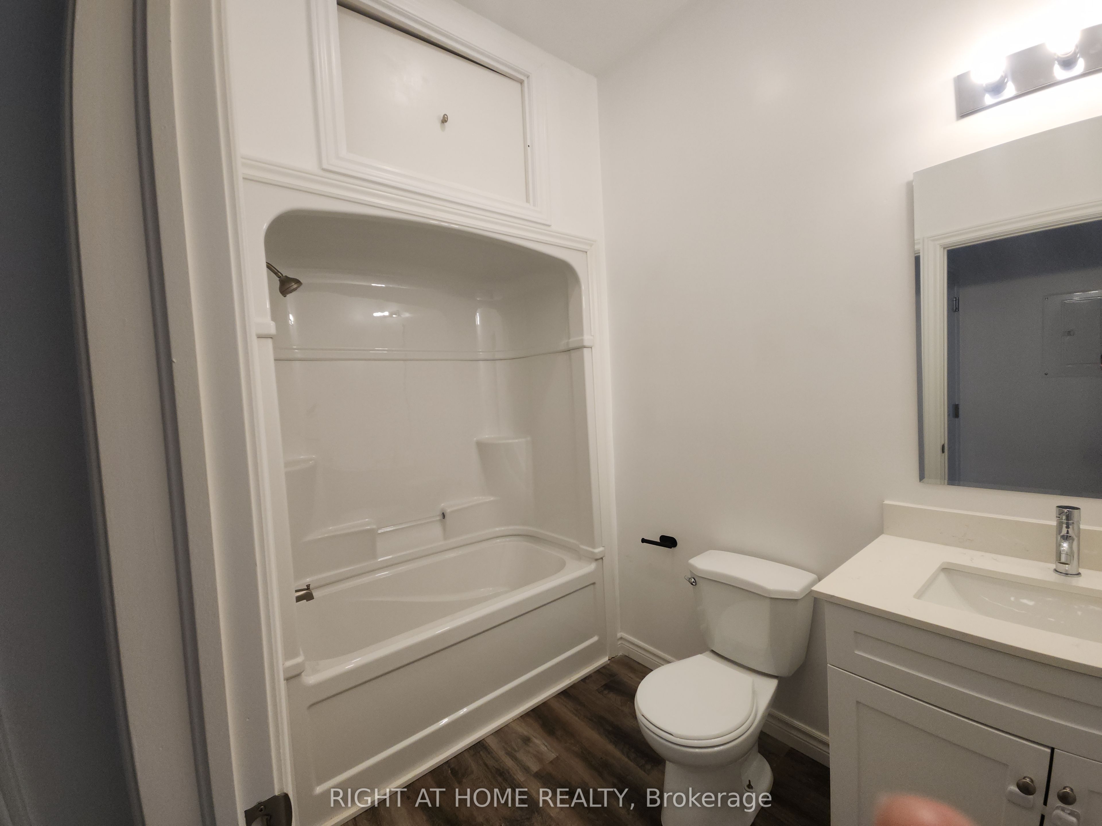 9 W Queen Street W 202 Property Photo 8