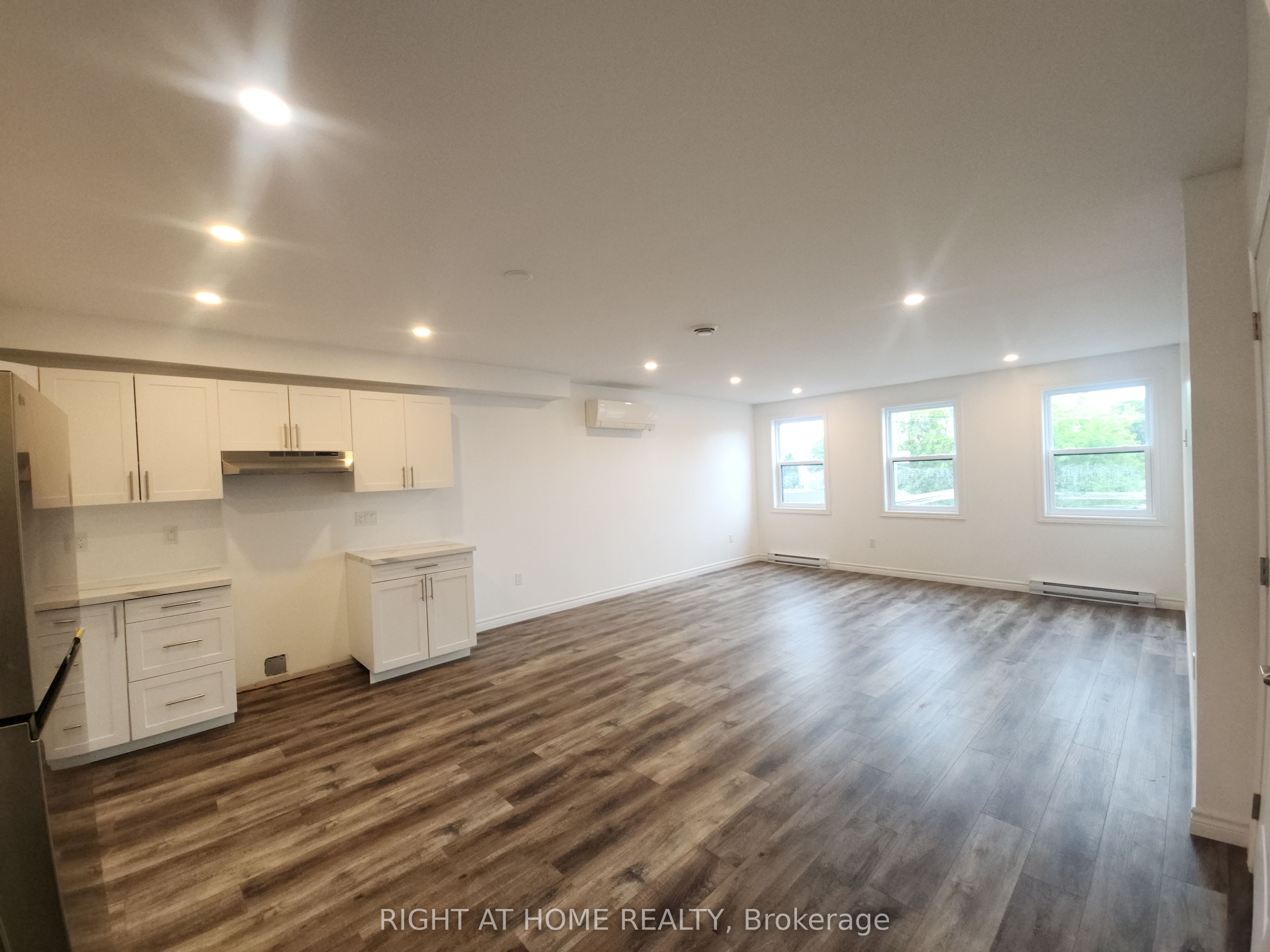 9 W Queen Street W 202 Property Photo 9