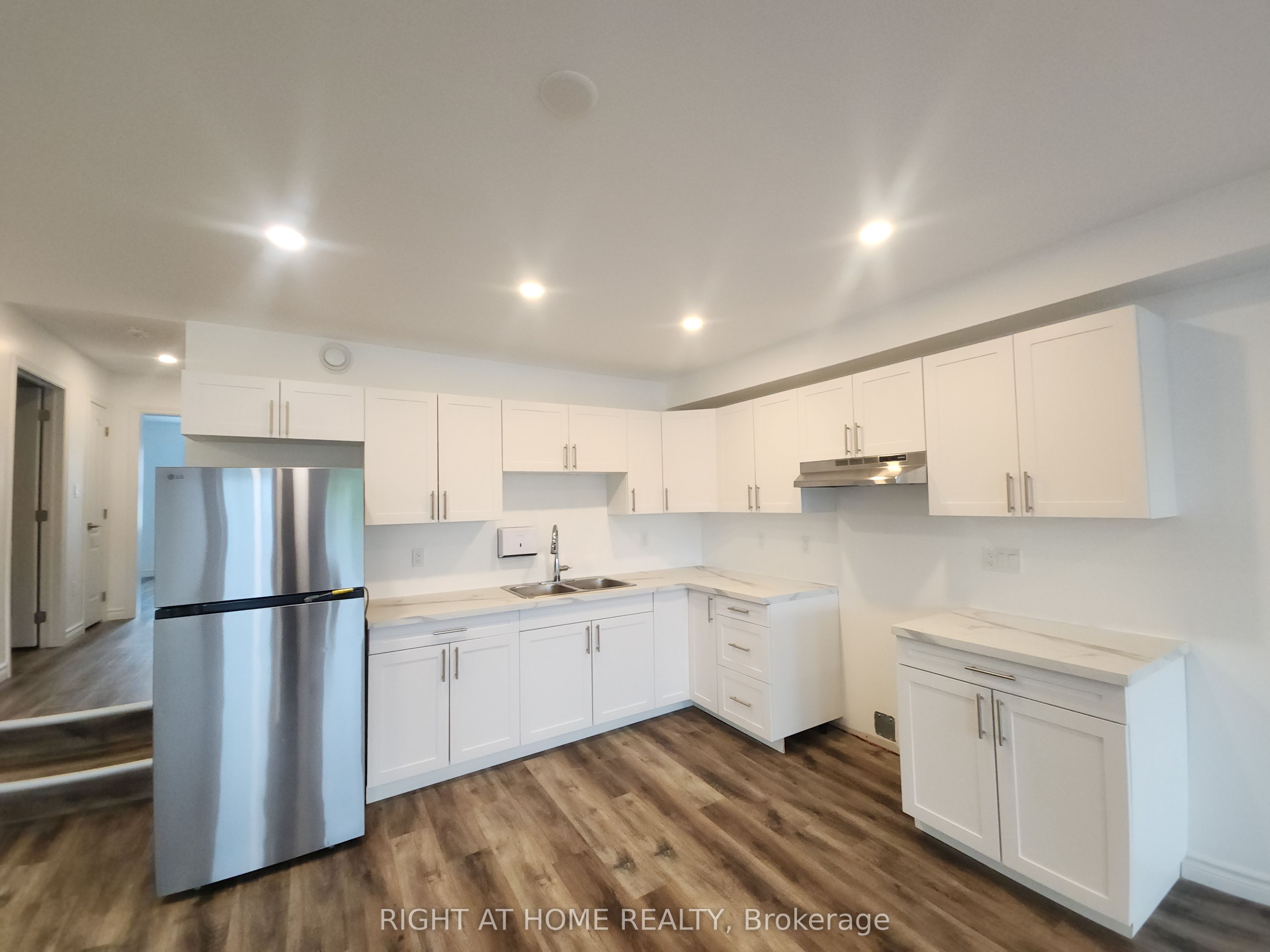 9 W Queen Street W 202 Property Photo 11