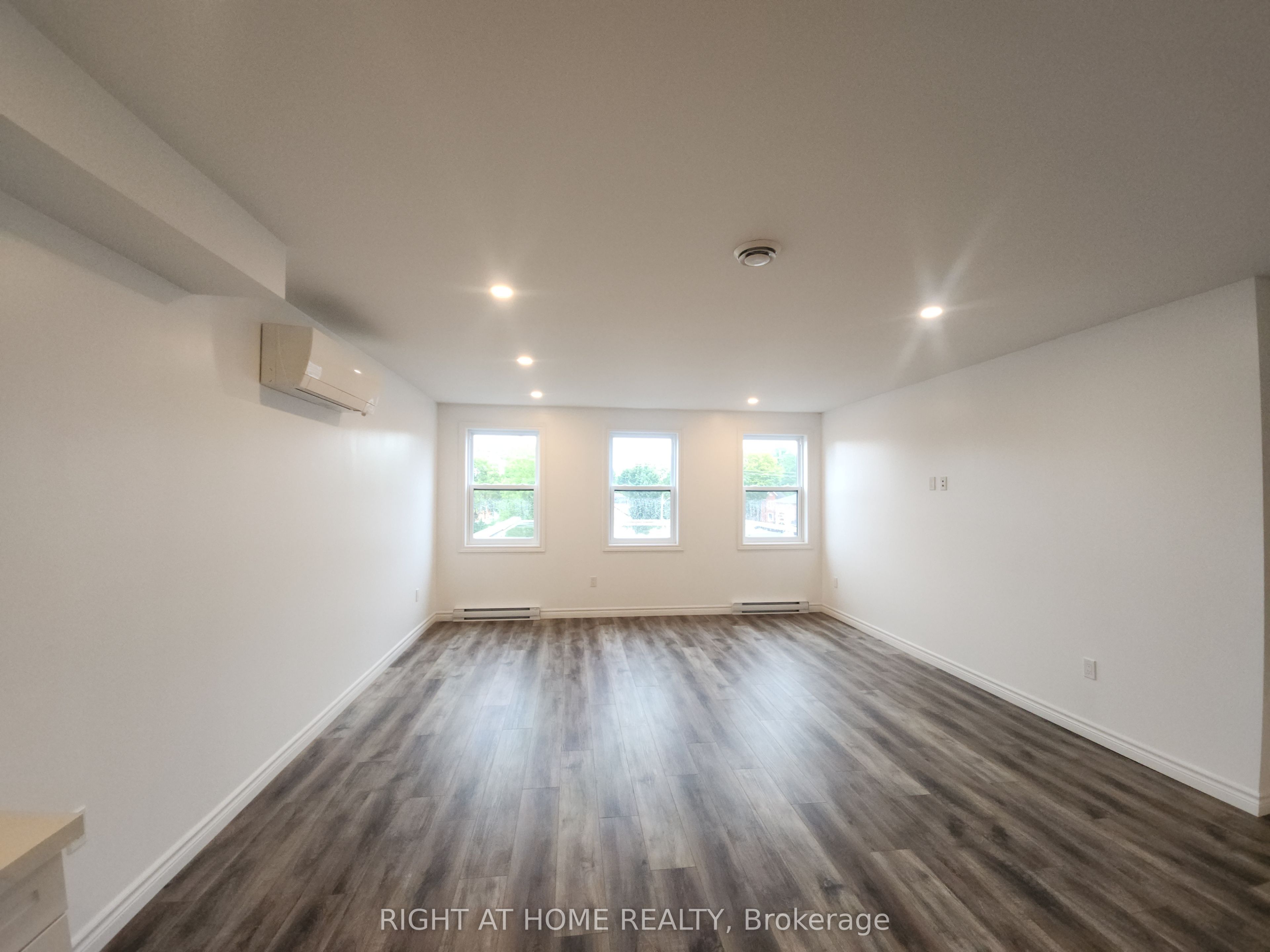 9 W Queen Street W 202 Property Photo 12