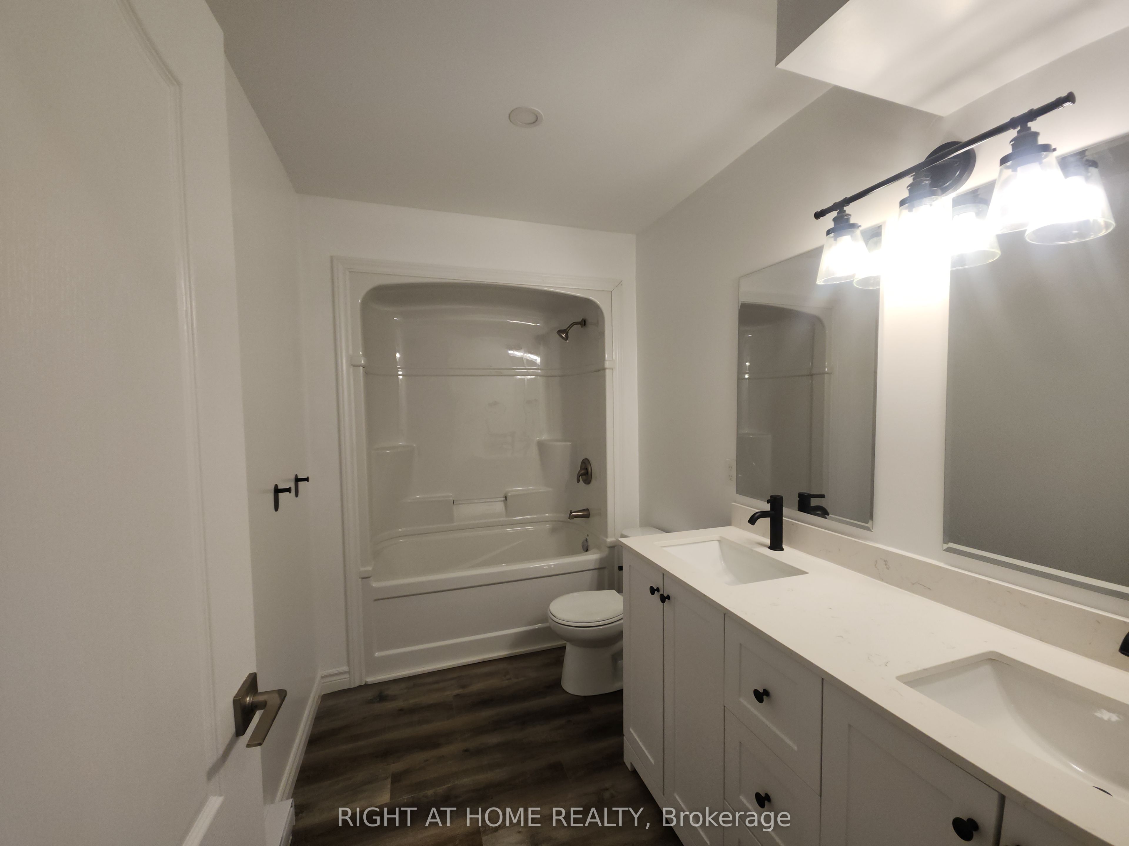 9 W Queen Street W 202 Property Photo 14