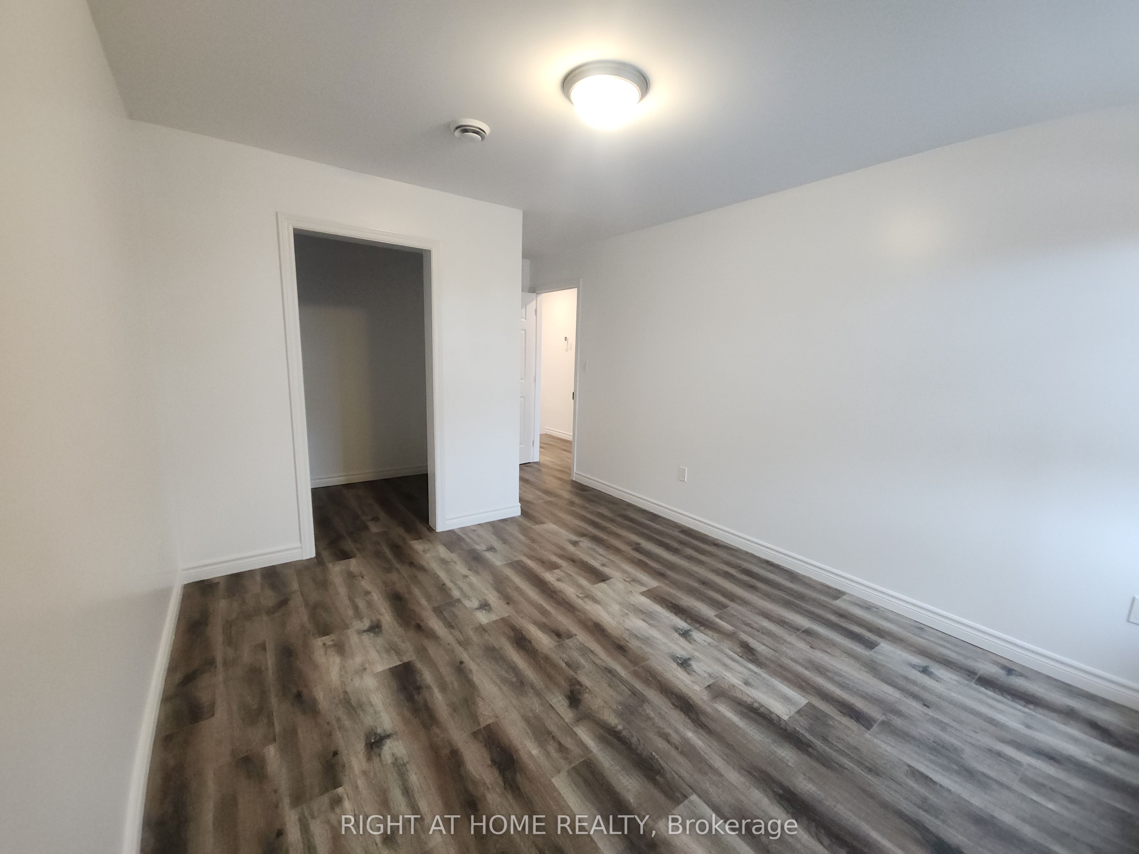 9 W Queen Street W 202 Property Photo 16