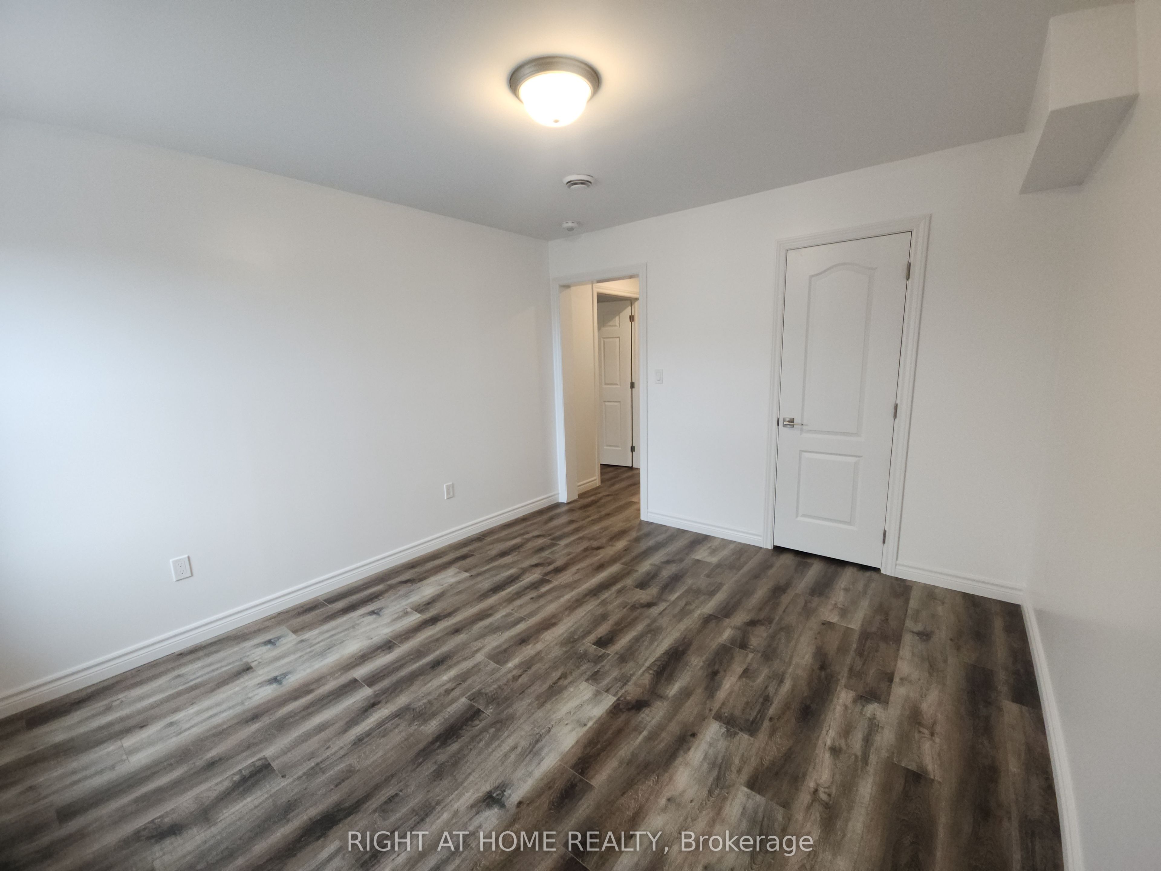 9 W Queen Street W 202 Property Photo 18