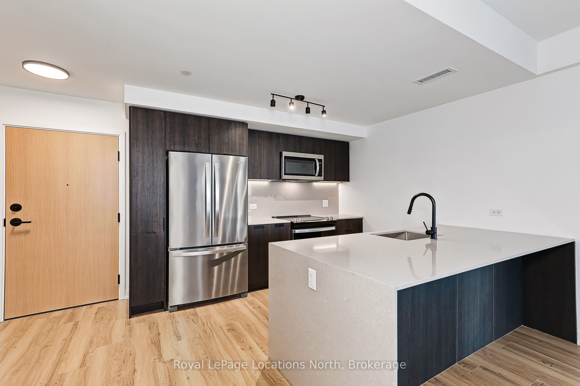 31 Huron Street 203 Property Photo 13