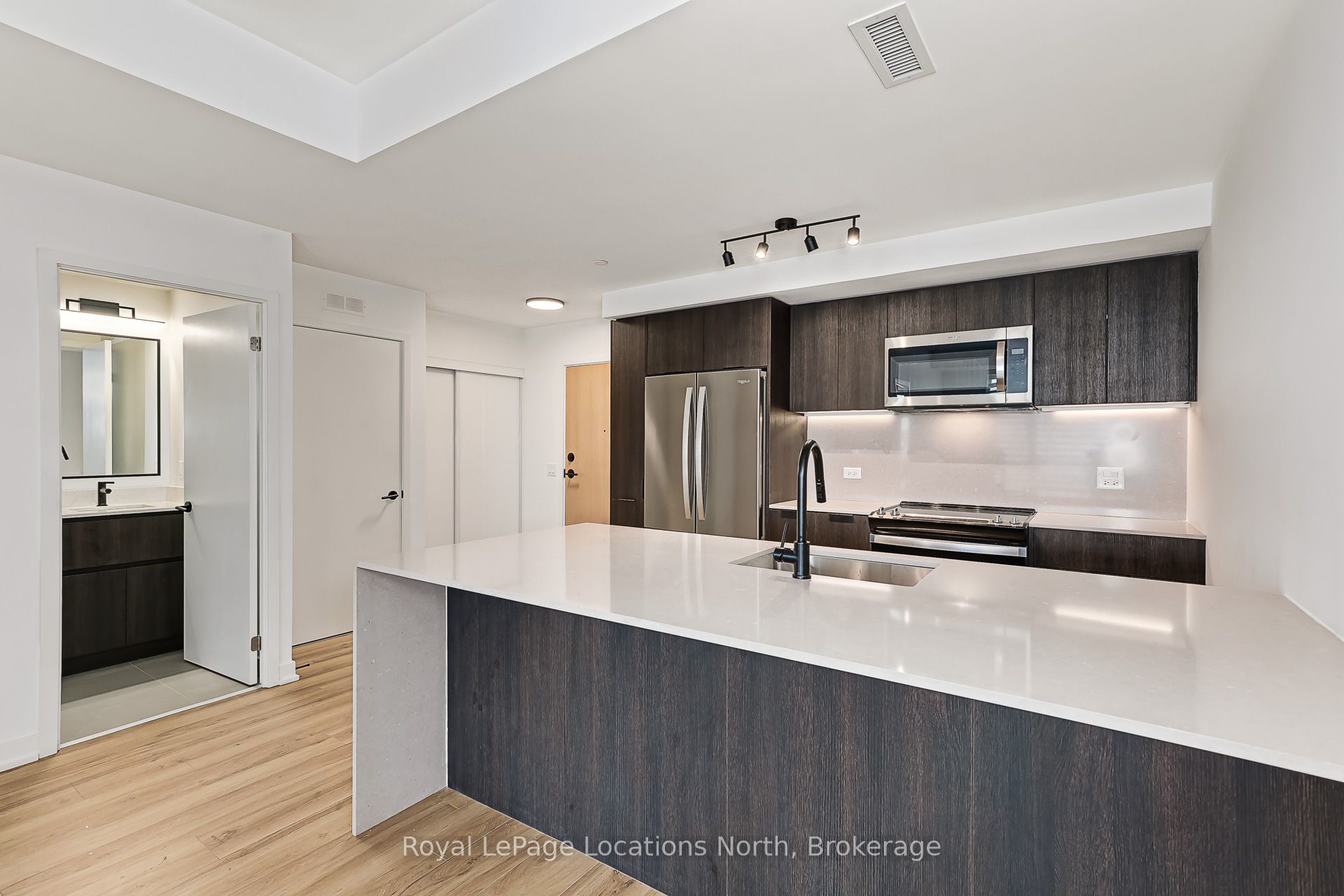 31 Huron Street 203 Property Photo 14