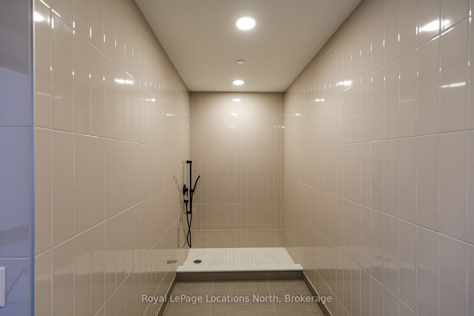 31 Huron Street 203 Property Photo 38