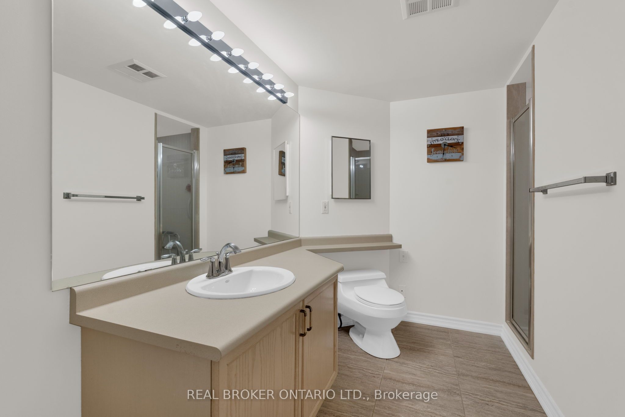 65 Ellen Street 903 Property Photo 21