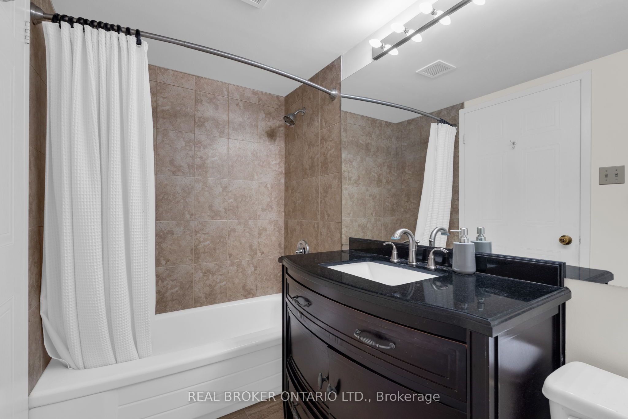 65 Ellen Street 903 Property Photo 29