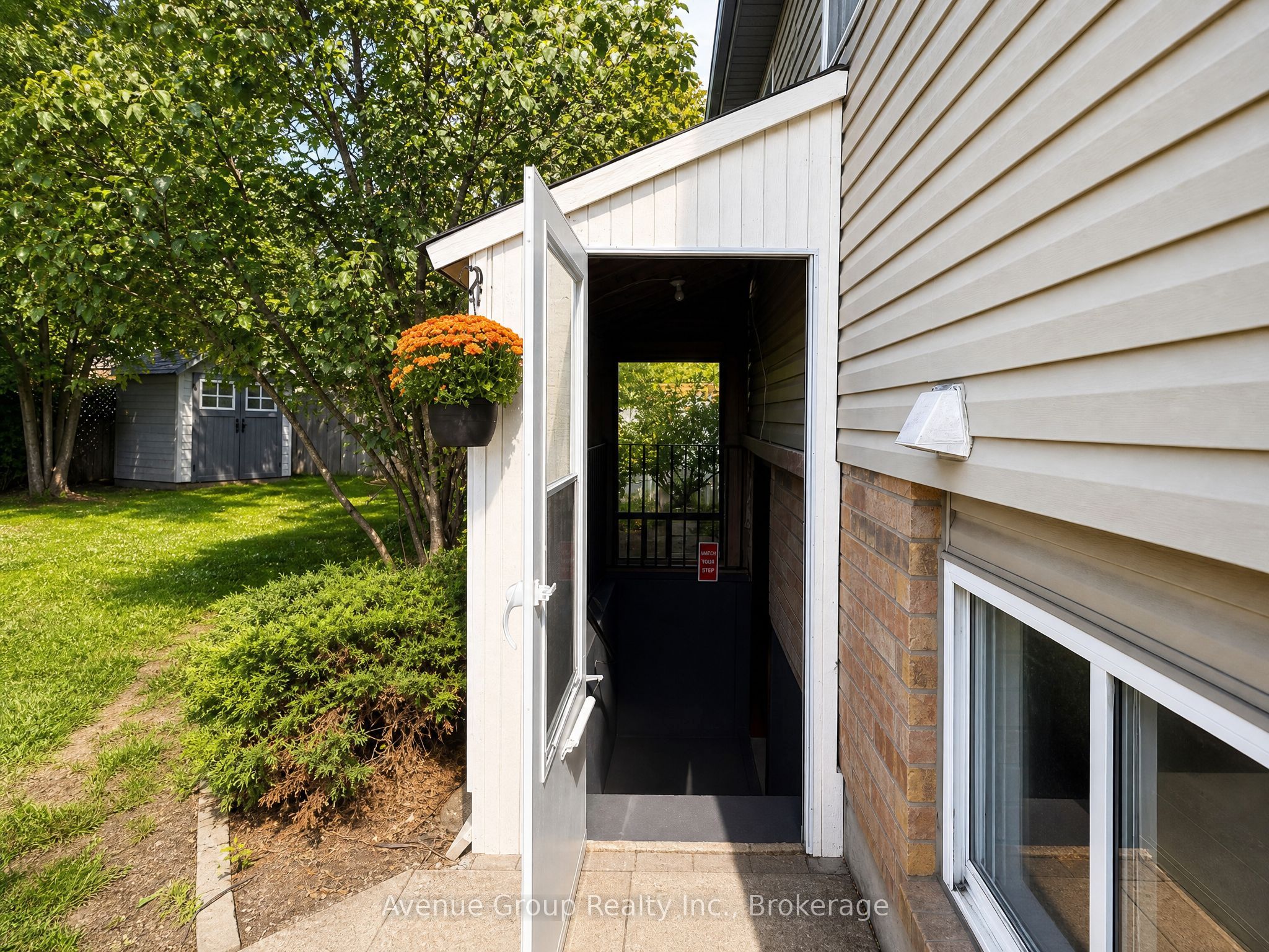 54 Leggott Avenue Lower Property Photo 2