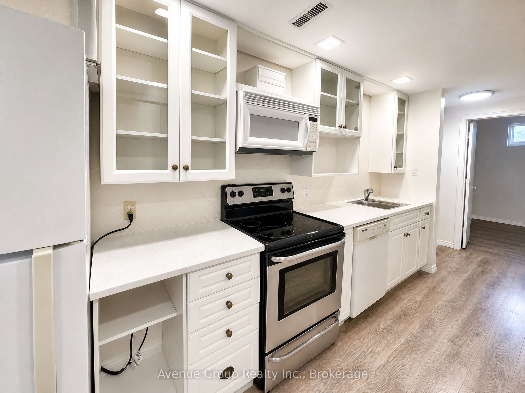 54 Leggott Avenue Lower Property Photo 12