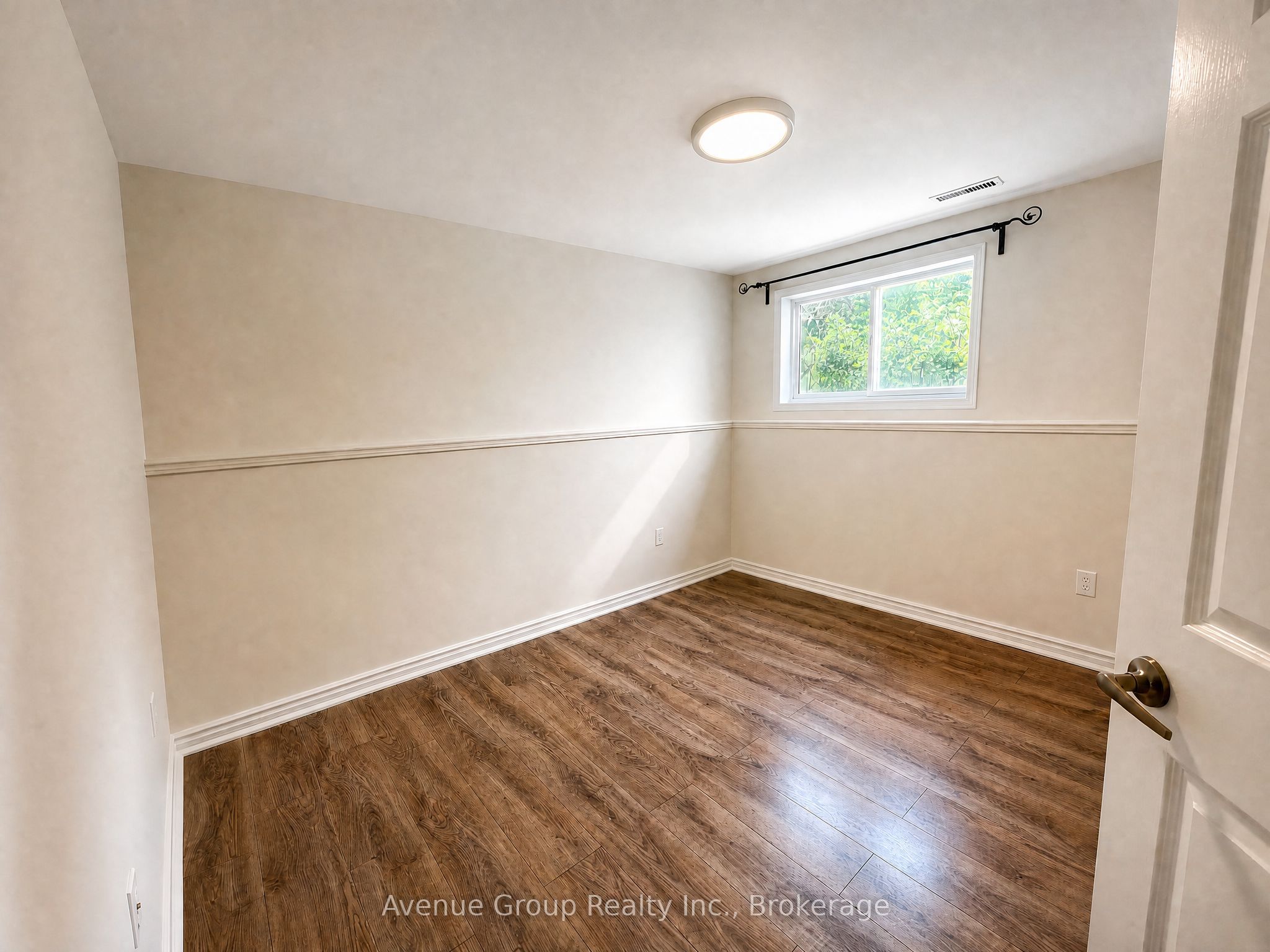 54 Leggott Avenue Lower Property Photo 16