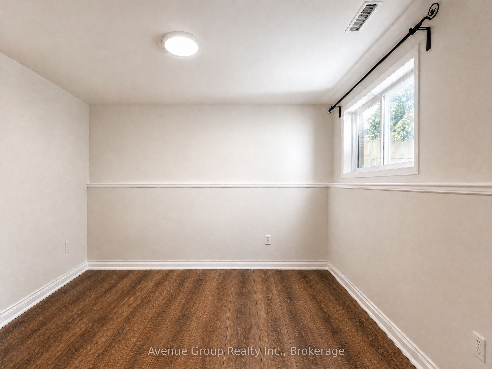 54 Leggott Avenue Lower Property Photo 19