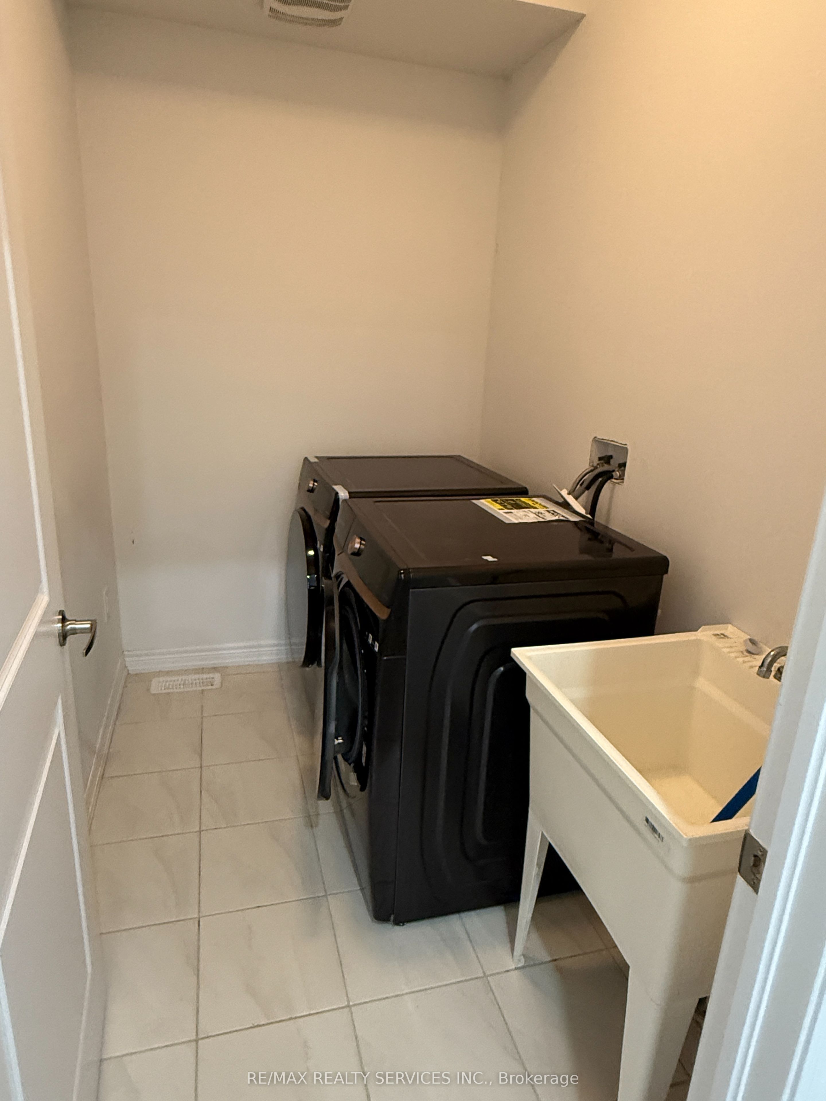 148 Thicketwood Avenue Property Photo 6