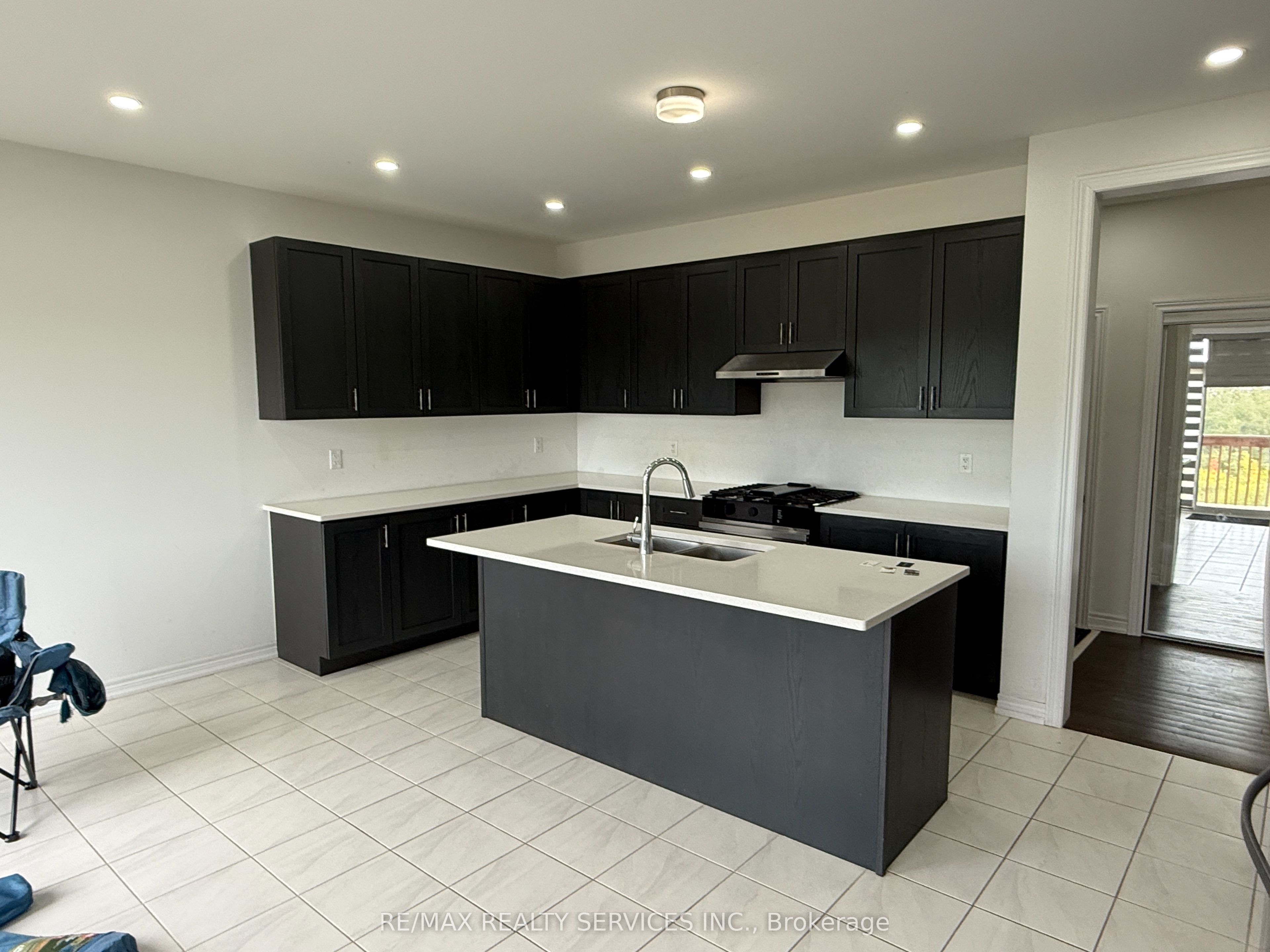 148 Thicketwood Avenue Property Photo 8