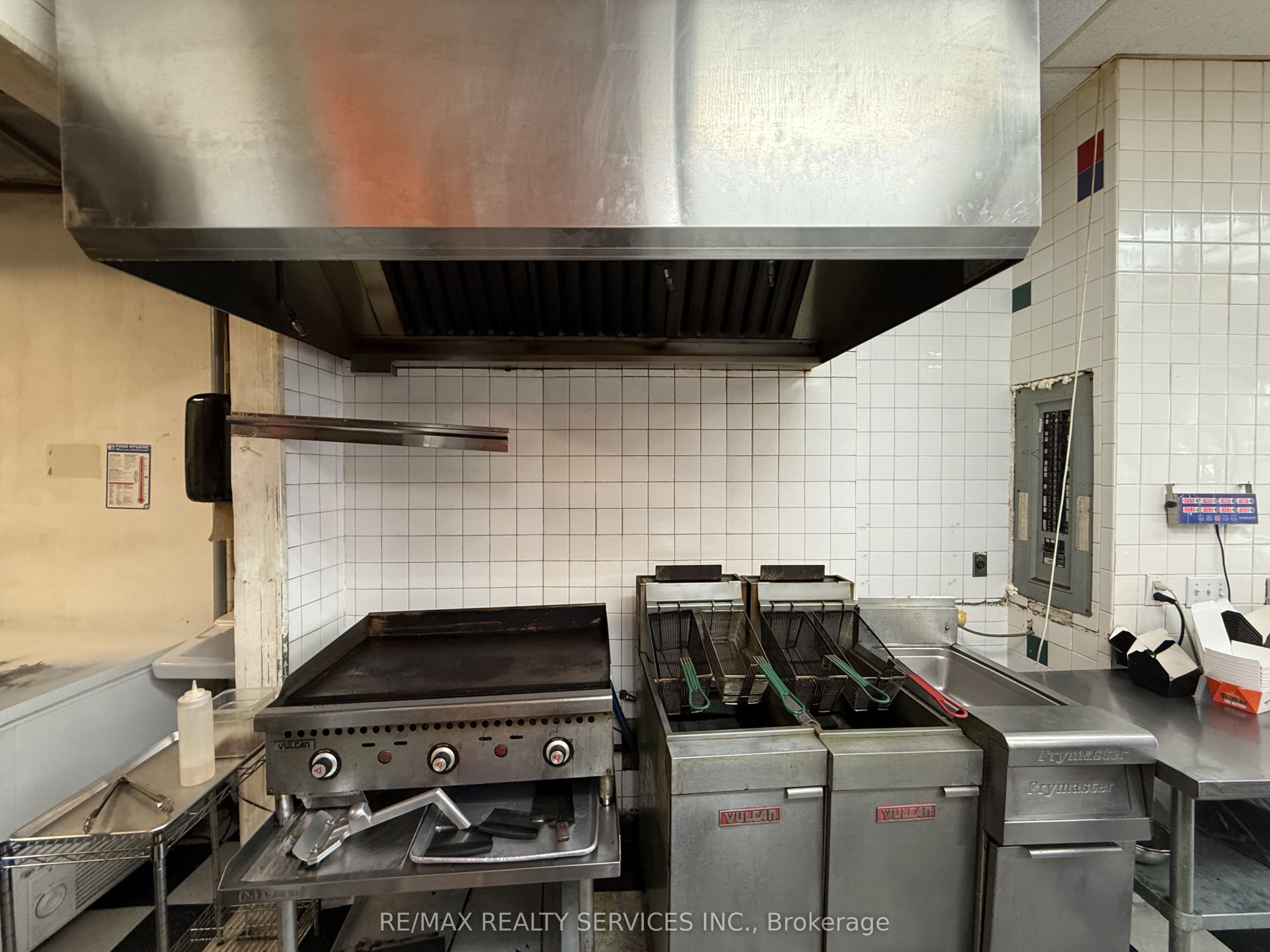 98 Dunlop Street E Property Photo 8