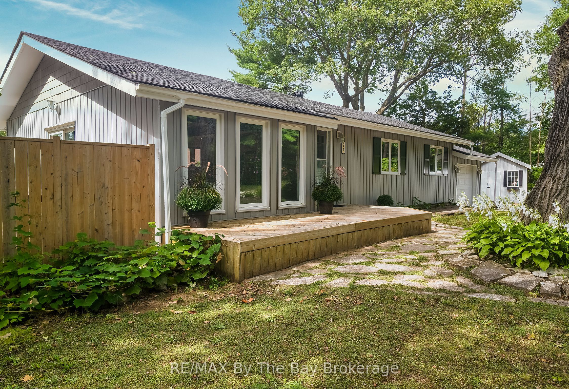 74 Oxbow Park Drive Property Photo 2