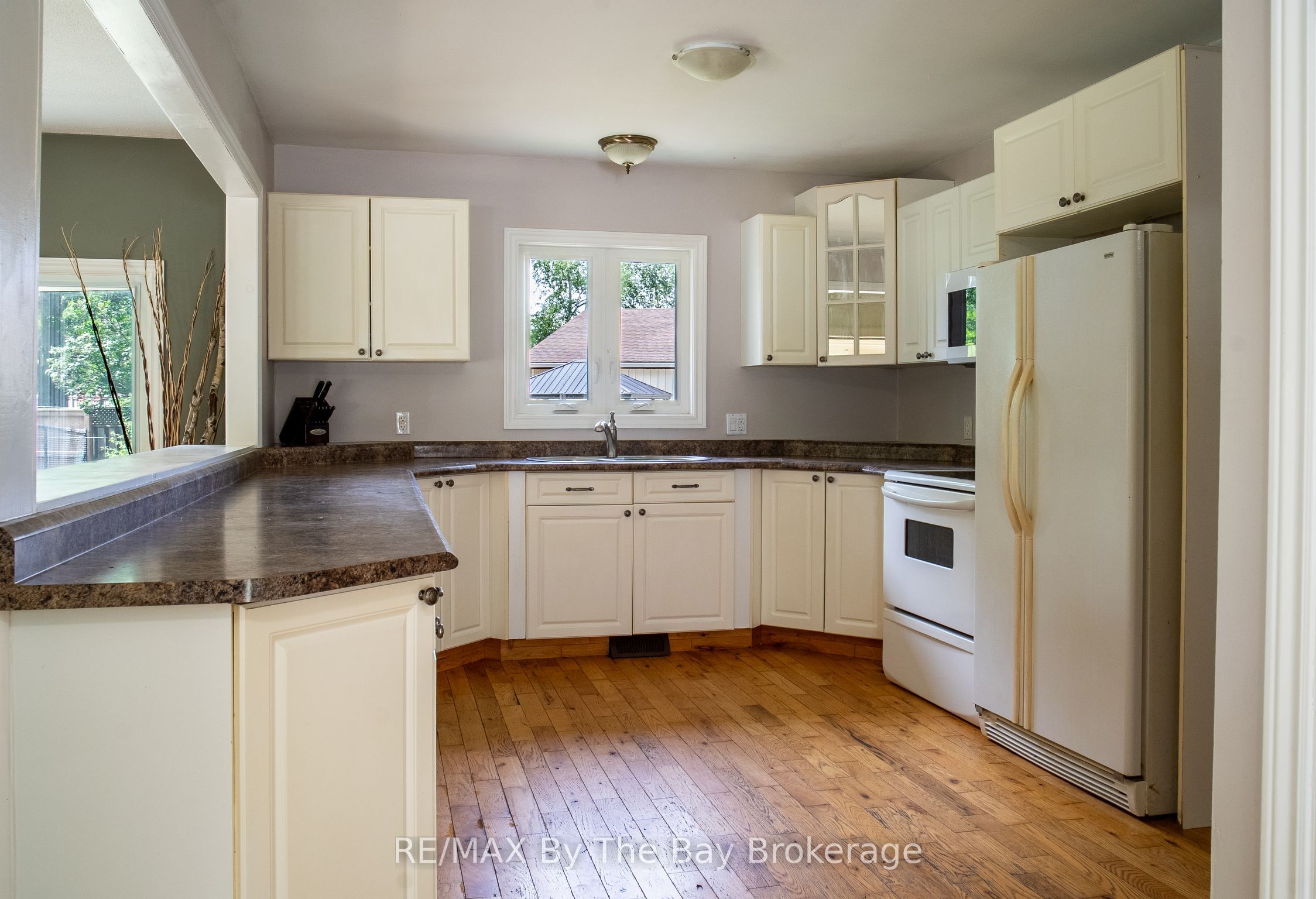 74 Oxbow Park Drive Property Photo 4