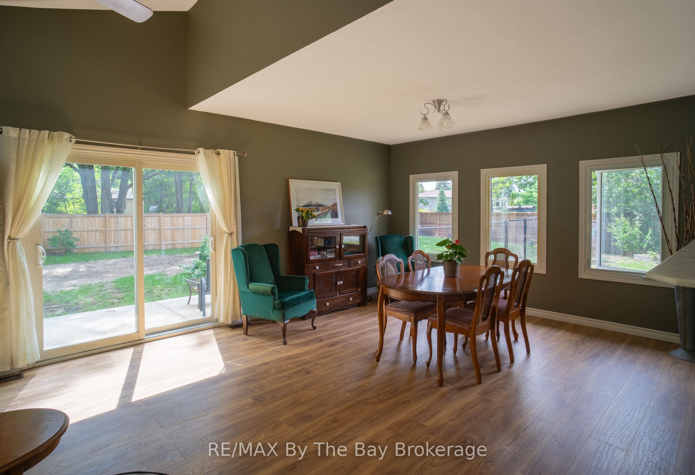 74 Oxbow Park Drive Property Photo 6