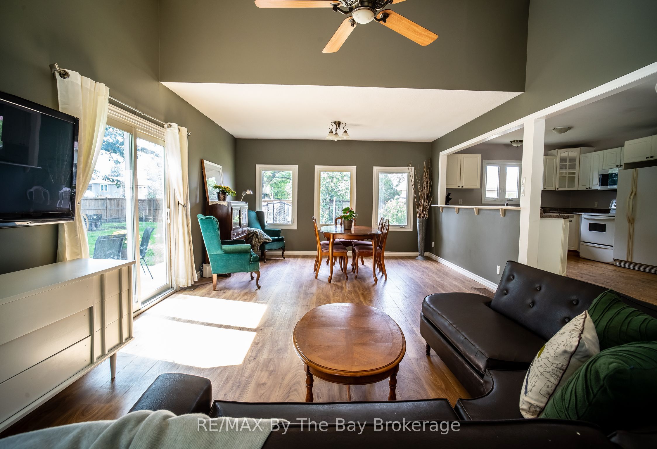 74 Oxbow Park Drive Property Photo 7