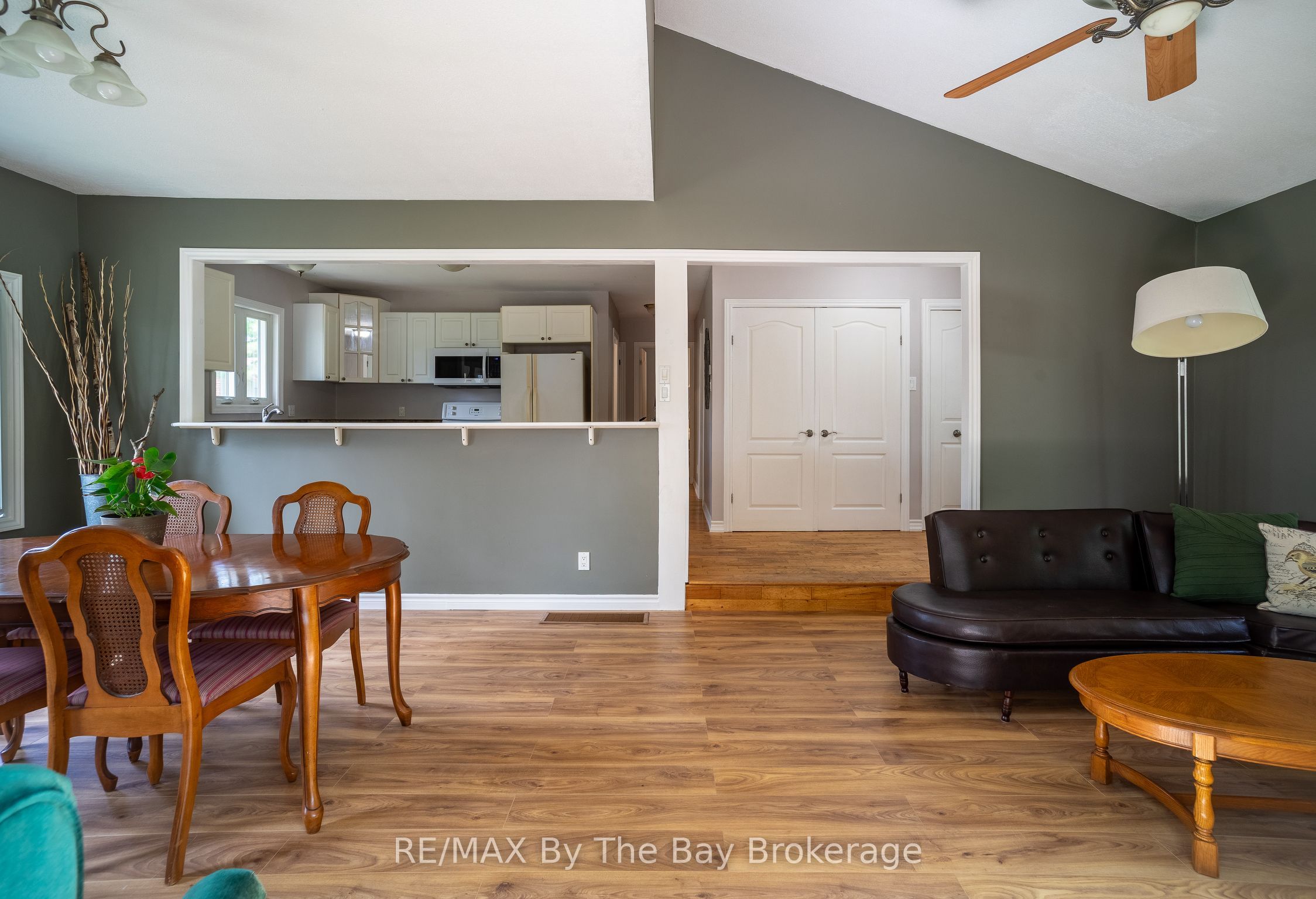 74 Oxbow Park Drive Property Photo 8