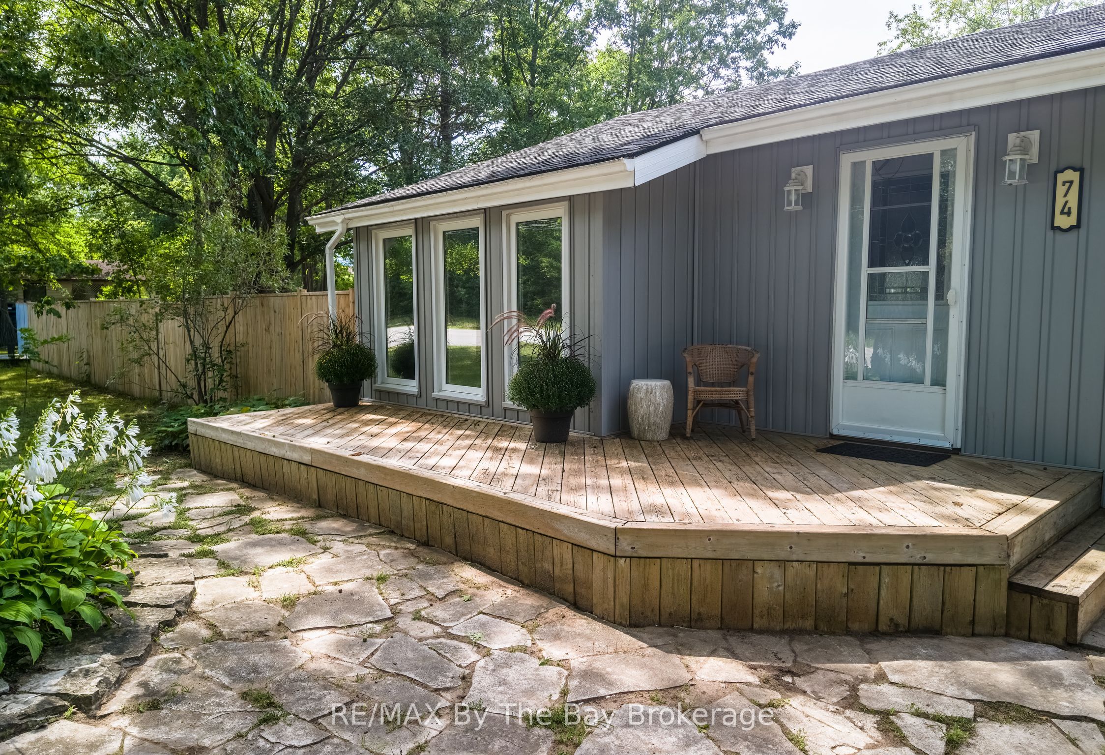 74 Oxbow Park Drive Property Photo 9