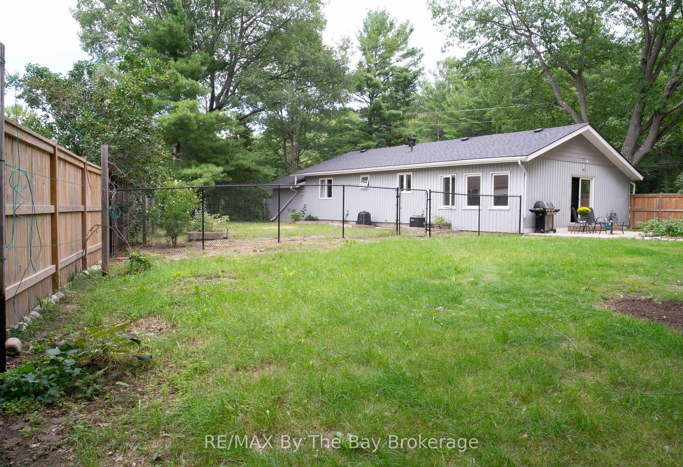 74 Oxbow Park Drive Property Photo 17
