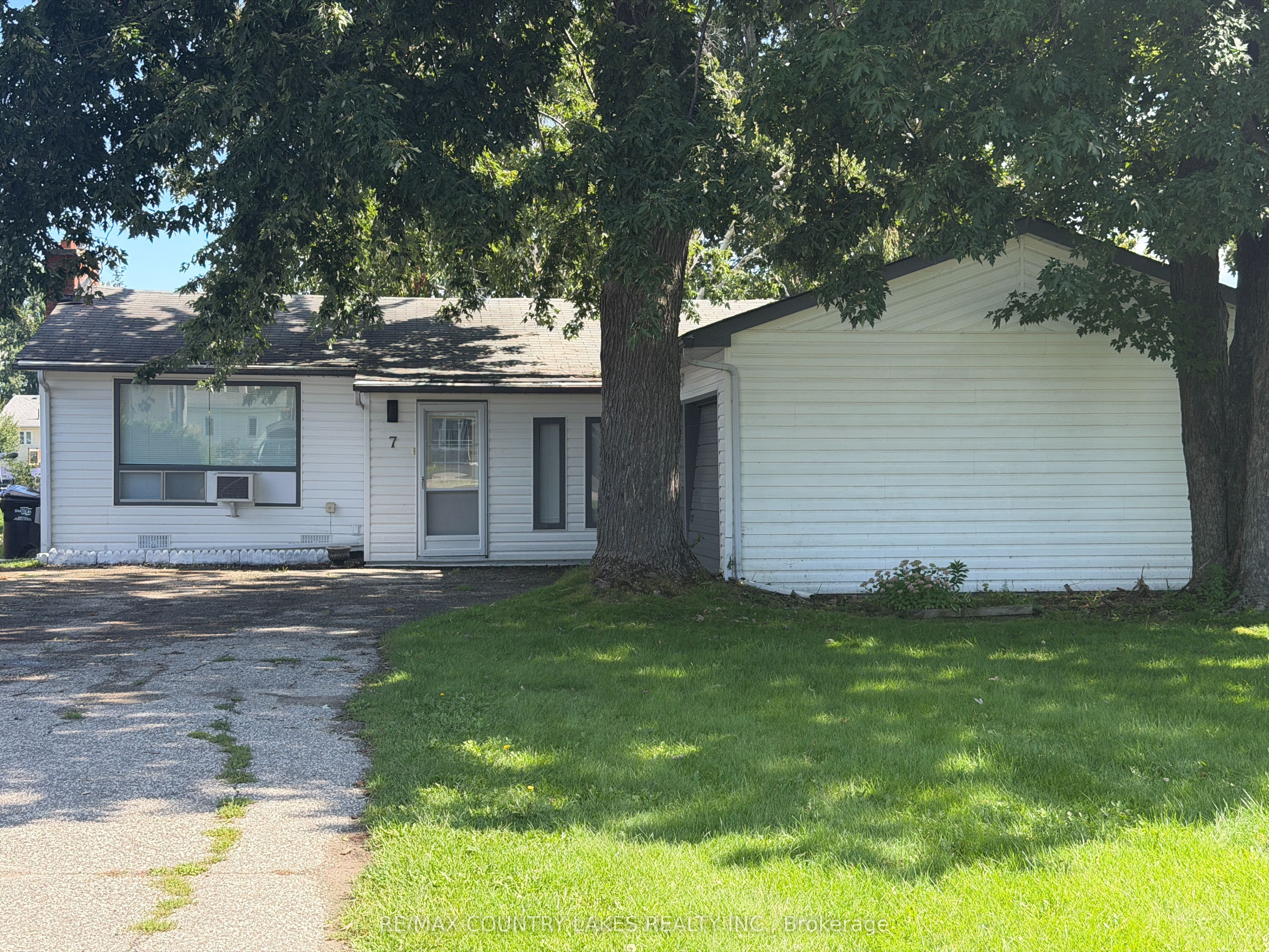 7 Willow Crescent Property Photo 1