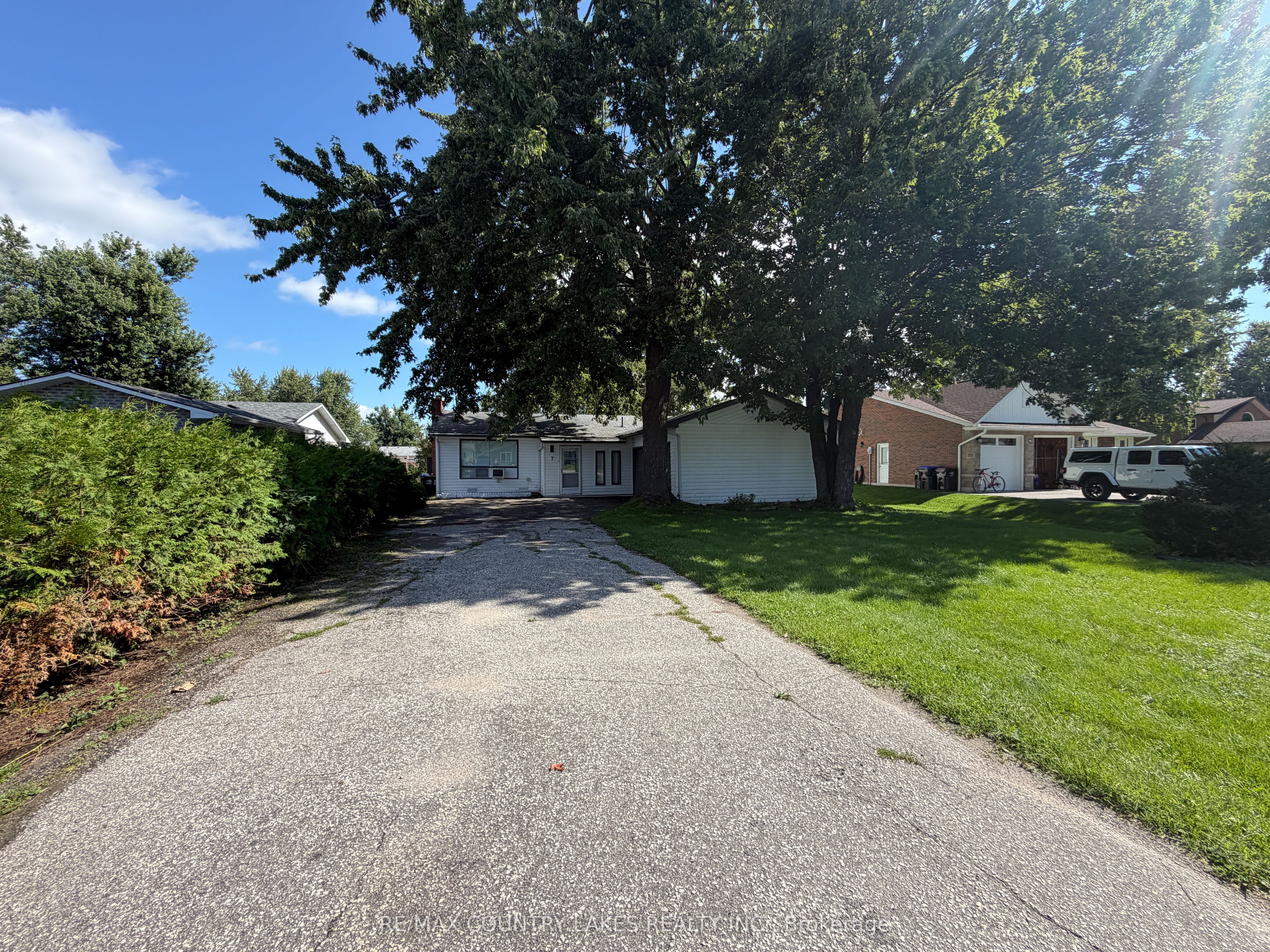 7 Willow Crescent Property Photo 2