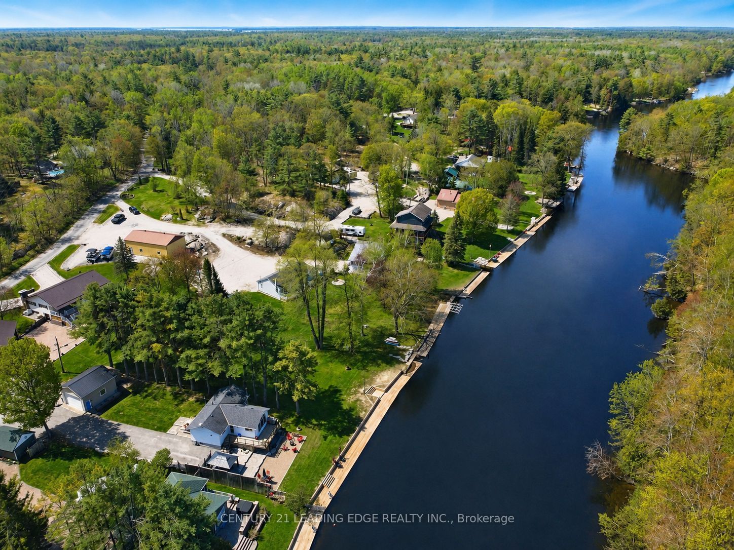 2996 Moynes Road Property Photo 3