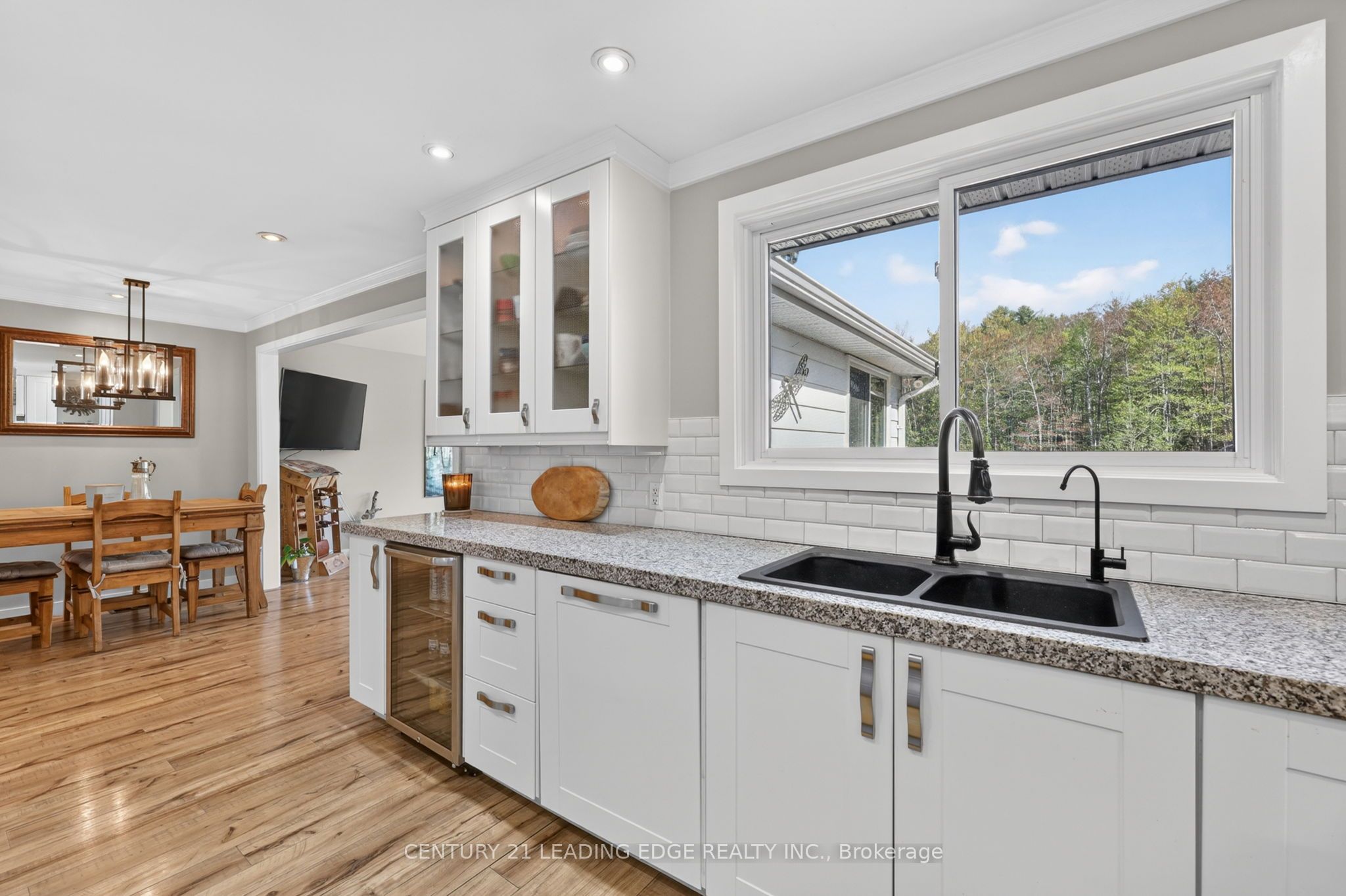 2996 Moynes Road Property Photo 10