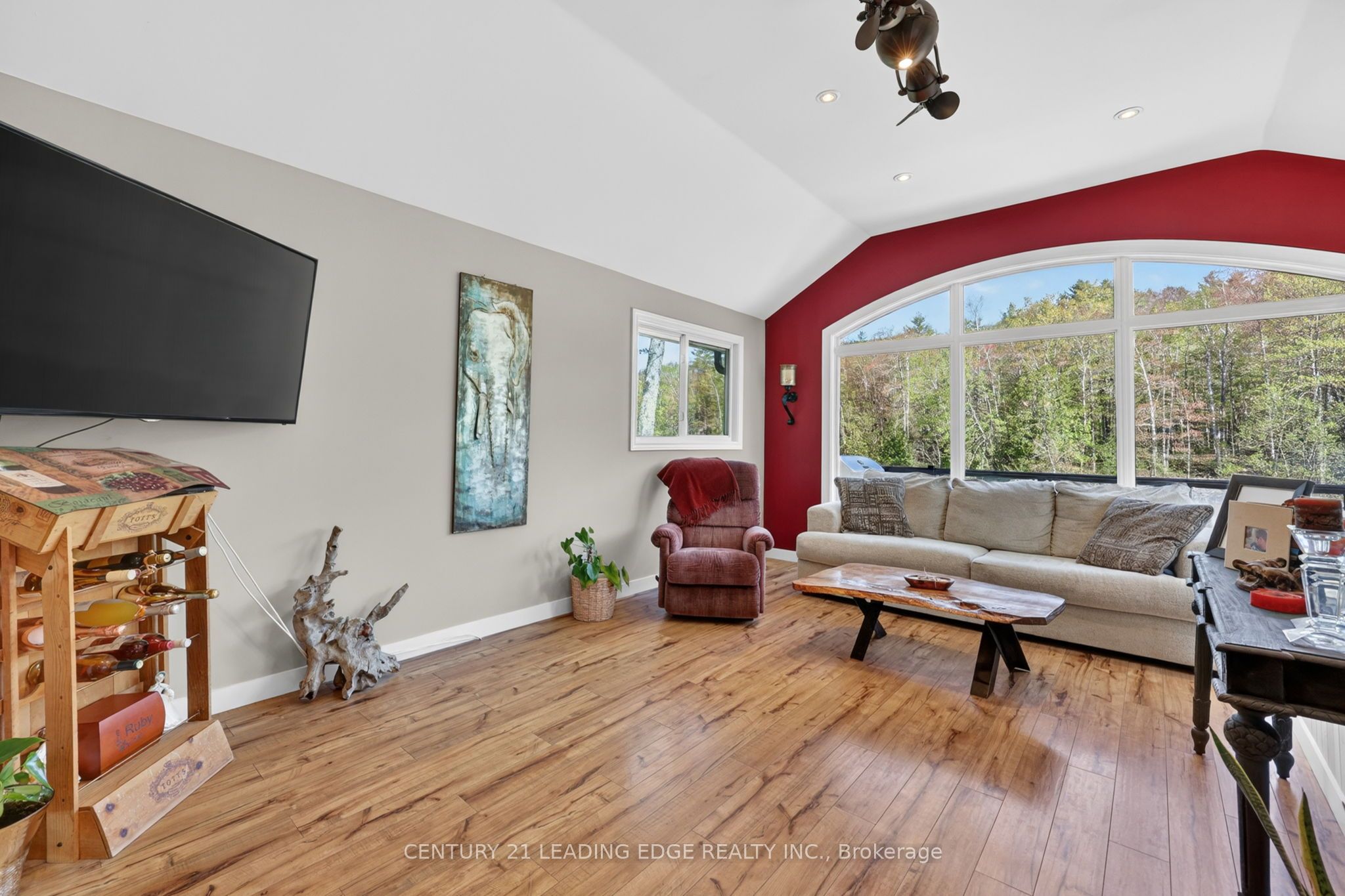 2996 Moynes Road Property Photo 12