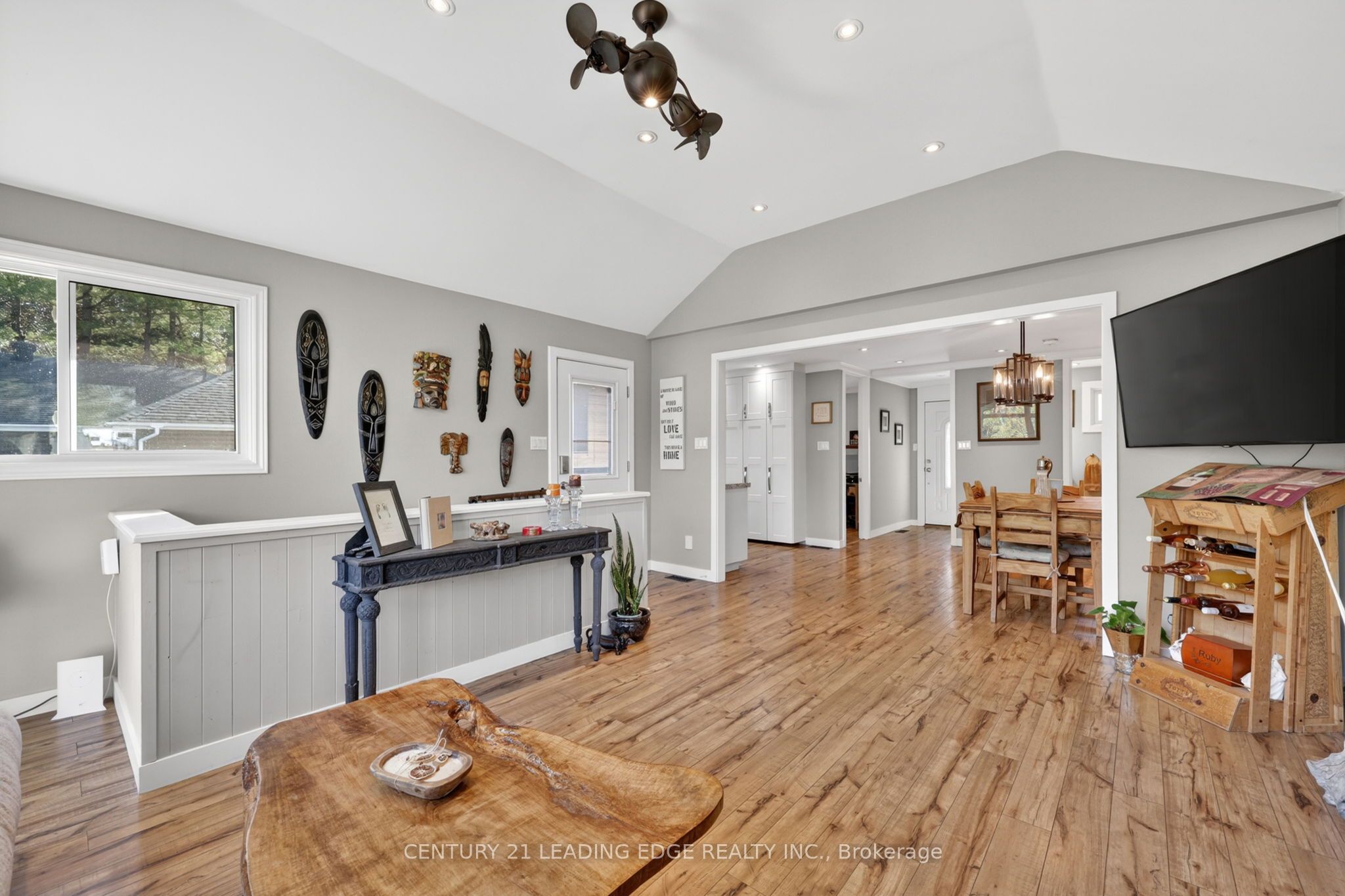 2996 Moynes Road Property Photo 14