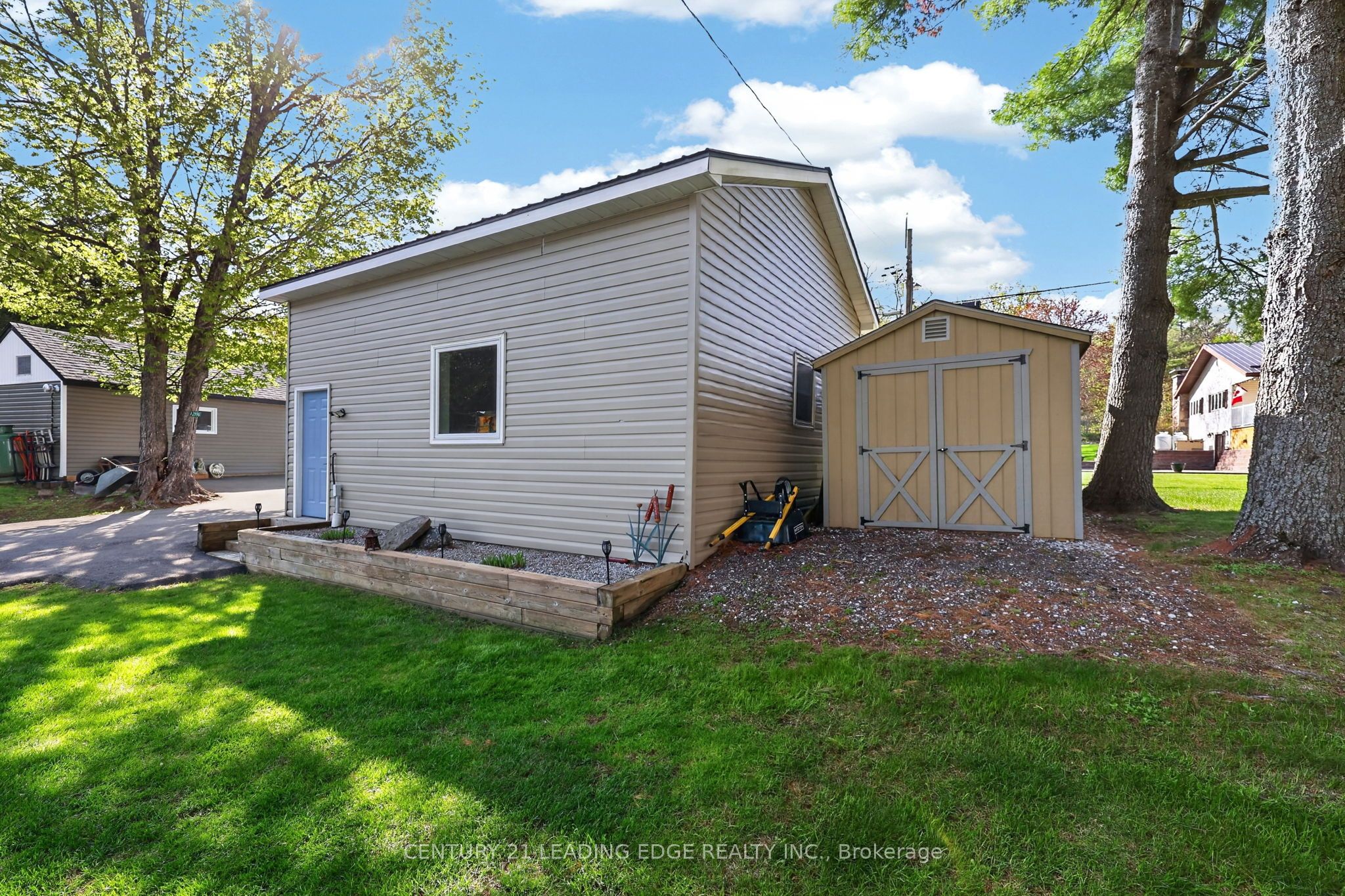 2996 Moynes Road Property Photo 31