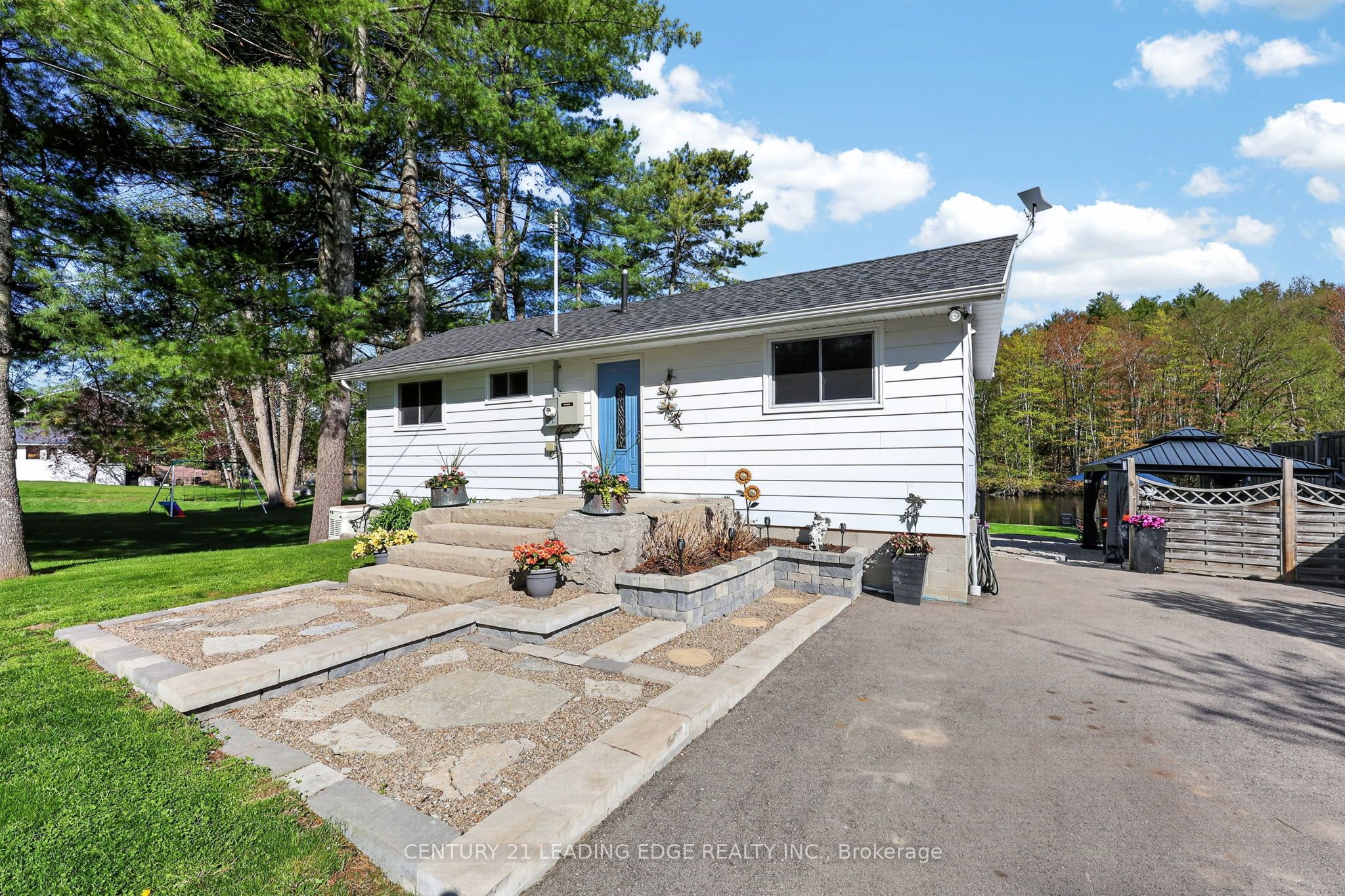 2996 Moynes Road Property Photo 48
