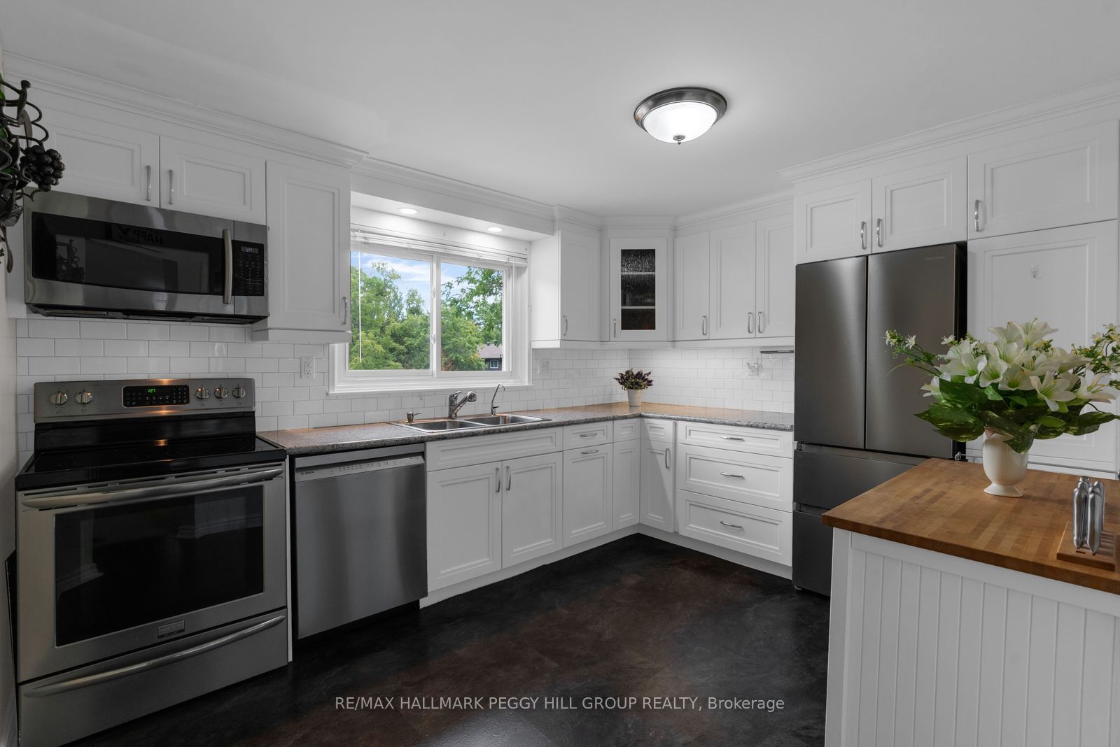 233 Innisfil Street 4 Property Photo 2