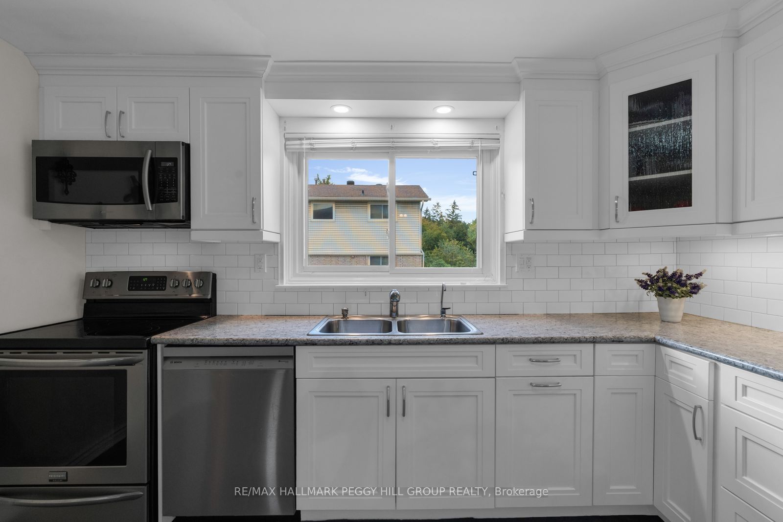 233 Innisfil Street 4 Property Photo 3