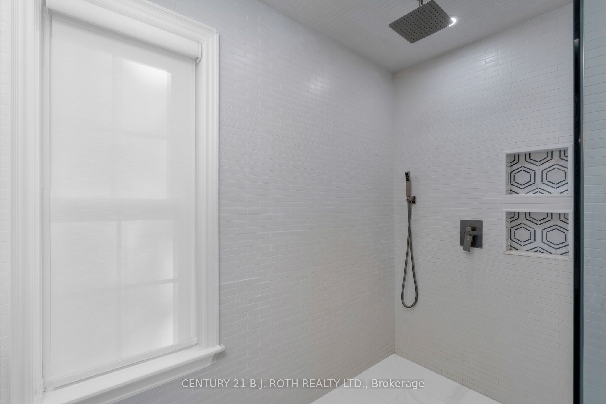 2710 Portage Trail Property Photo 22